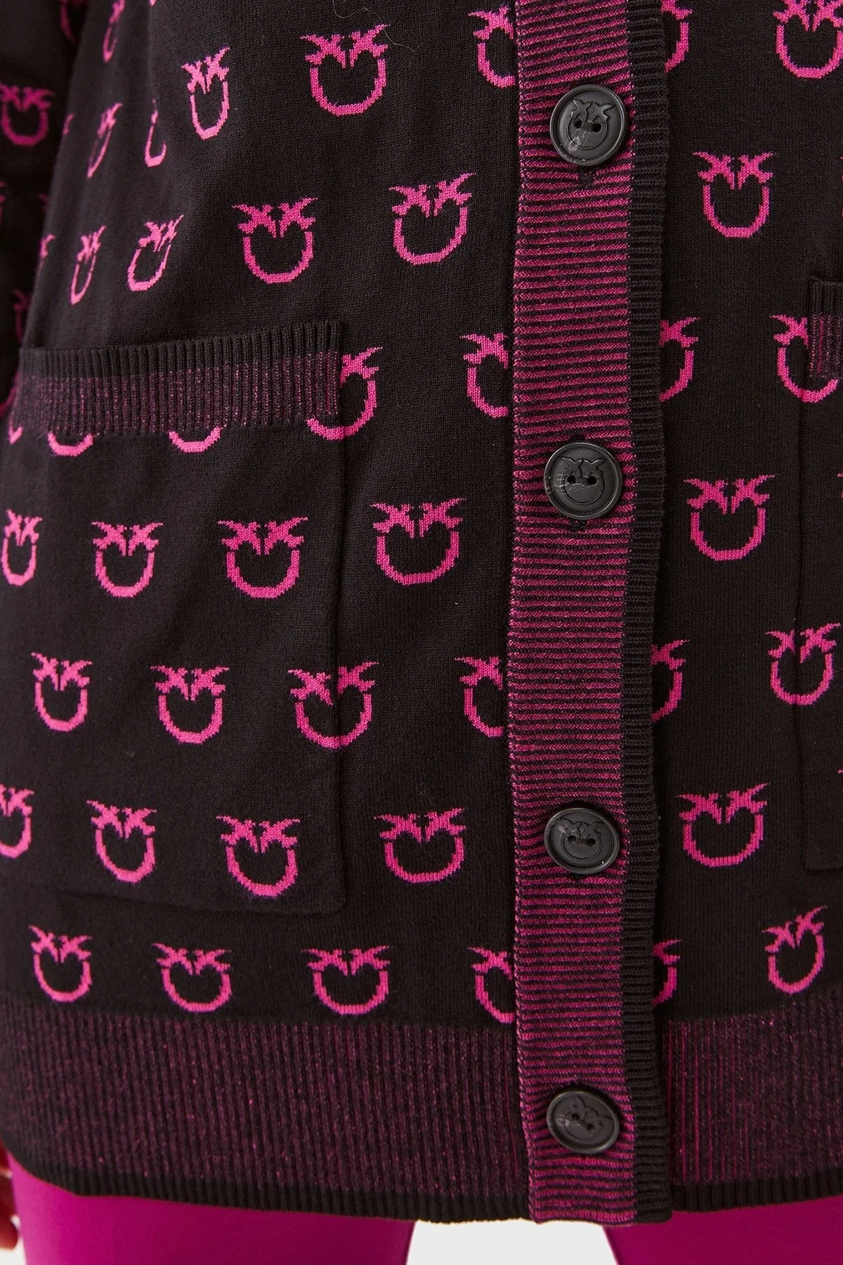 Pinko Düğmeli V Yaka Çift Cepli Logo Desenli Relaxed Fit Bayan Hırka 101562 A112 ZW1 SİYAH-PEMBE - 3