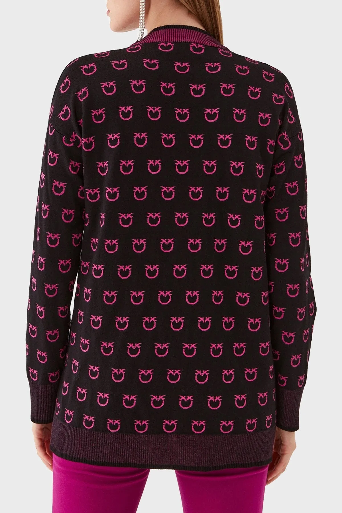 Pinko Düğmeli V Yaka Çift Cepli Logo Desenli Relaxed Fit Bayan Hırka 101562 A112 ZW1 SİYAH-PEMBE - 5