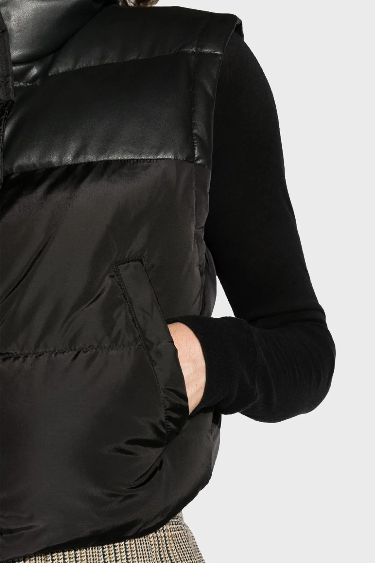 Pinko Düğmeli ve Fermuarlı Cepli Regular Fit Şişme Bayan Yelek 101734 A11P Z99 SİYAH - 6