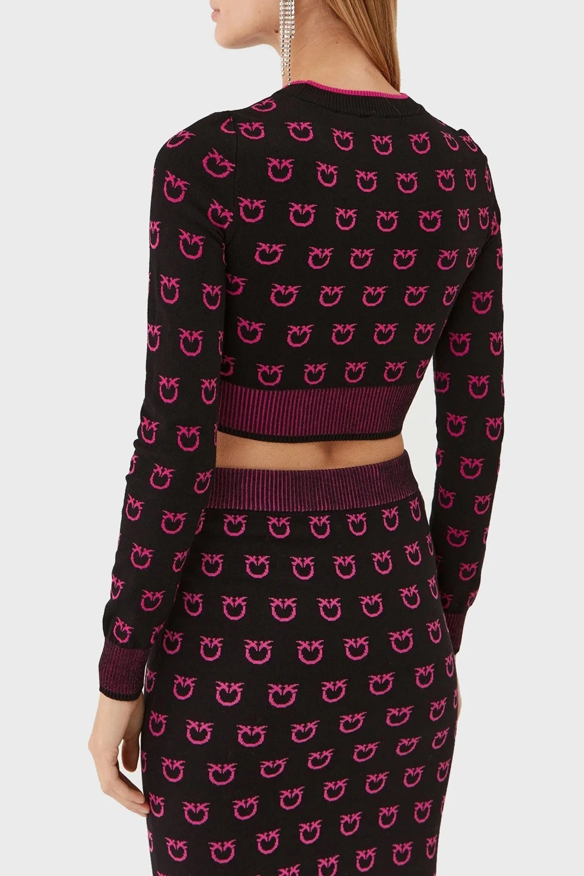 Pinko Logo Desen Baskılı Uzun Kollu Regular Fit Crop Bayan Sweat 101561 A112 ZW1 SİYAH-PEMBE - 2