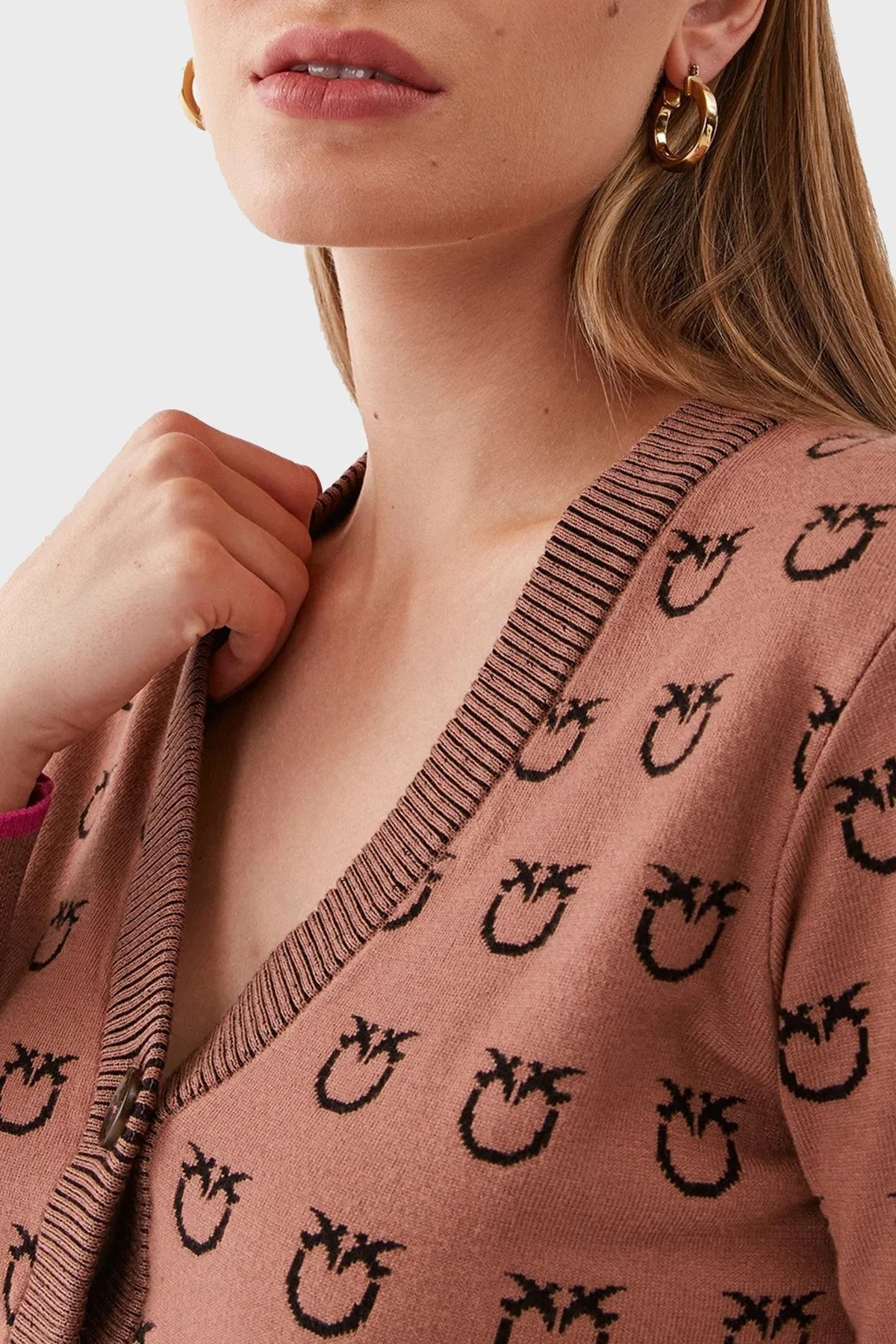 Pinko Regular Fit Düğmeli V Yaka Uzun Kollu Logo Desenli Crop Bayan Hırka 101563 A112 CZ3 KAHVE - 4