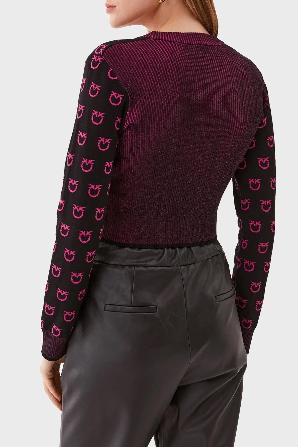Pinko Regular Fit Düğmeli V Yaka Uzun Kollu Logo Desenli Crop Bayan Hırka 101563 A112 ZW1 SİYAH-PEMBE - 2