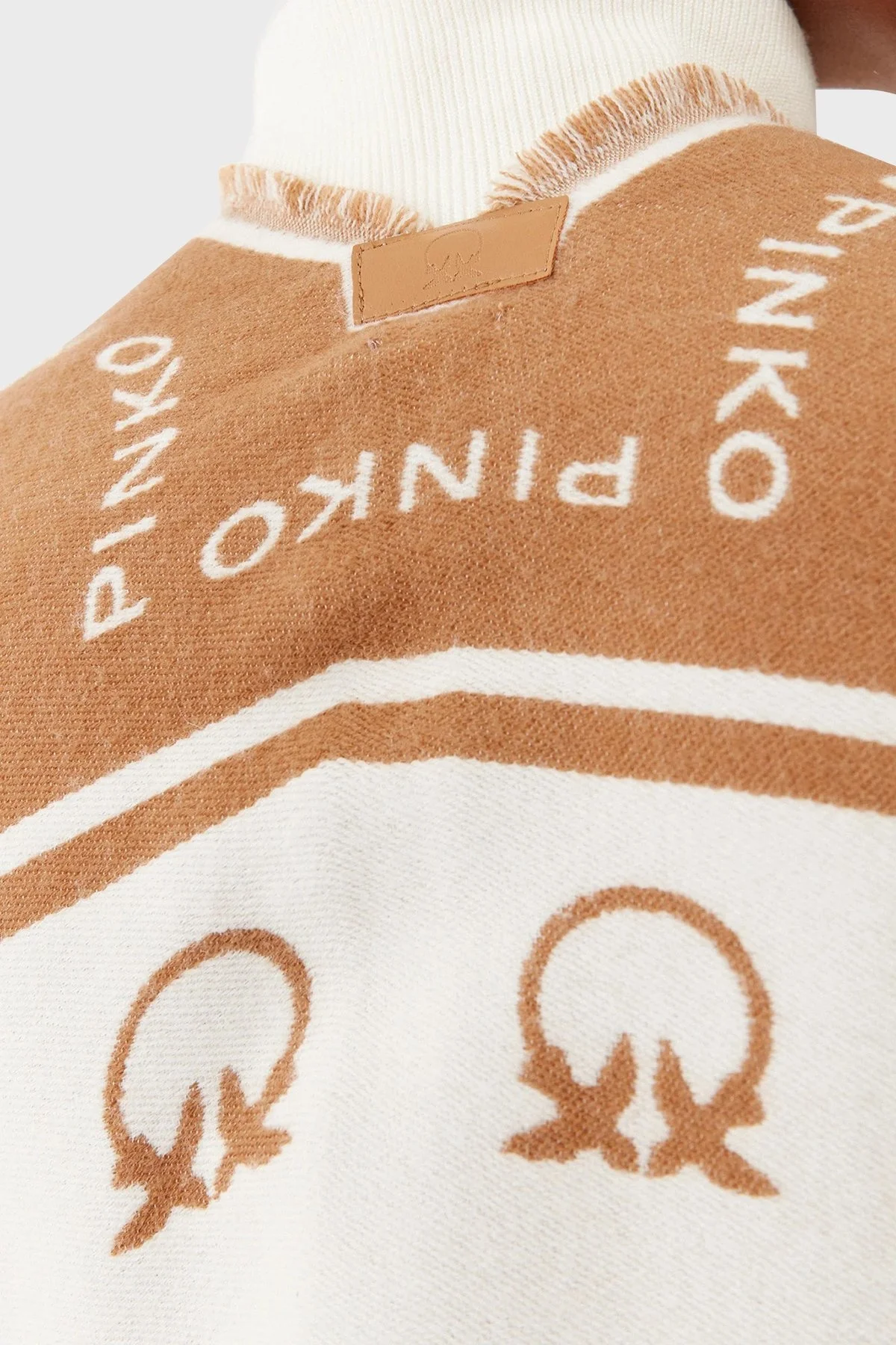 Pinko Yünlü Logo Desenli Standart Fit Bayan Panço 101557 A0CJ ZCA BEYAZ-CAMEL - 5