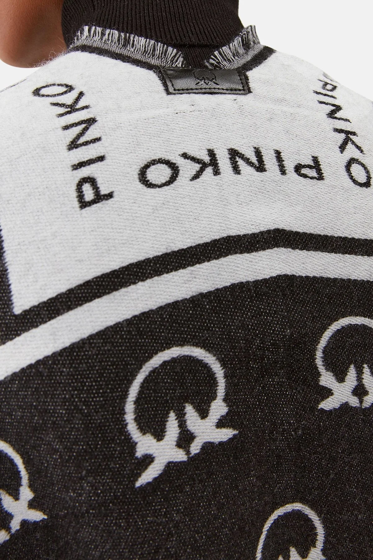 Pinko Yünlü Logo Desenli Standart Fit Bayan Panço 101557 A0CJ ZCB SİYAH-BEYAZ - 4