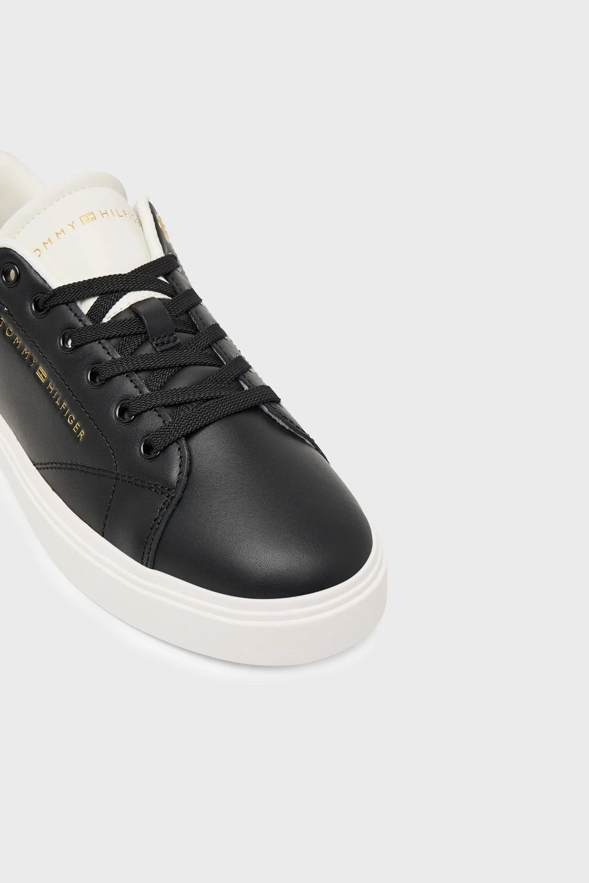Tommy Hilfiger % 100 Deri Logolu Sneaker Kadın Ayakkabı FW0FW09105 0GJ SİYAH - 6
