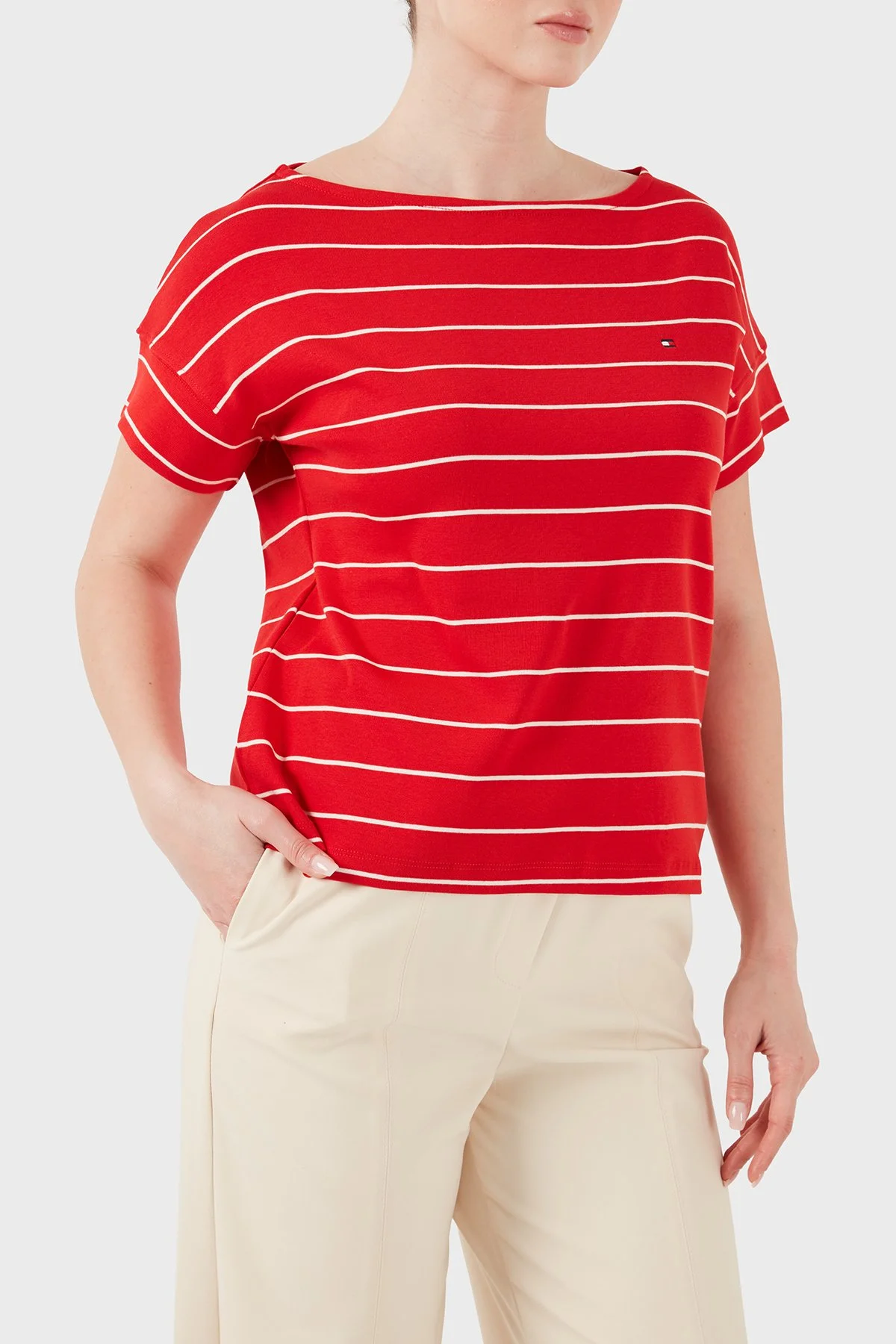 Tommy Hilfiger % 100 Pamuk Çizgili Relaxed Fit Kayık Yaka Kadın T Shirt WW0WW49723 0E4 KIRMIZI - 3