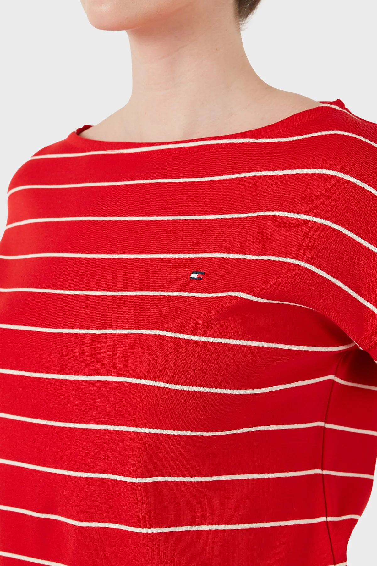 Tommy Hilfiger % 100 Pamuk Çizgili Relaxed Fit Kayık Yaka Kadın T Shirt WW0WW49723 0E4 KIRMIZI - 5