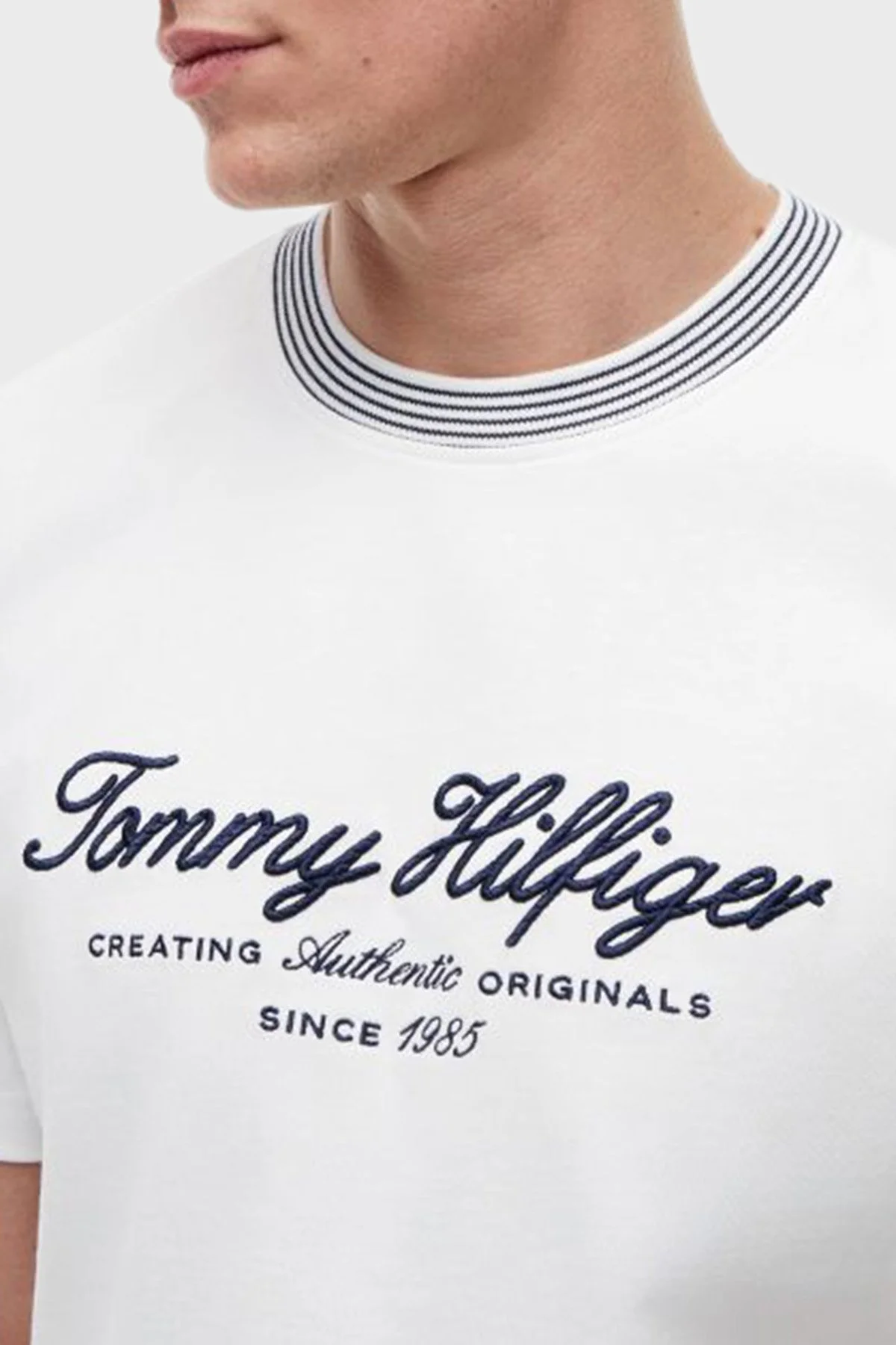 Tommy Hilfiger % 100 Pamuk İşlemeli Yaka Regular Fit Erkek T Shirt MW0MW43211 YBR Beyaz - 5