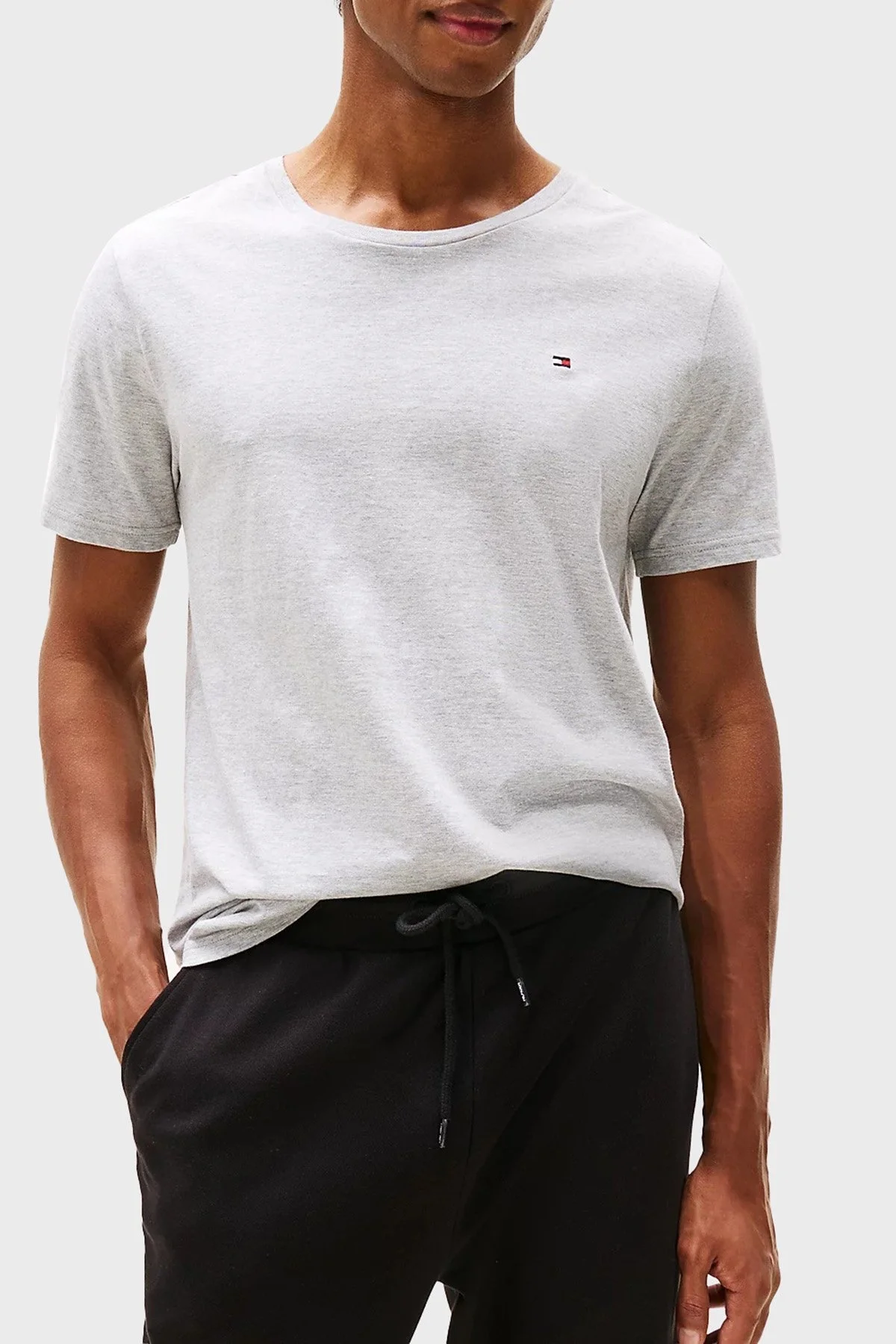 Tommy Hilfiger % 100 Pamuk Regular Fit Bisiklet Yaka 3 Pack Erkek T Shirt UM0UM03379 05F SİYAH-BEYAZ-GRİ - 4