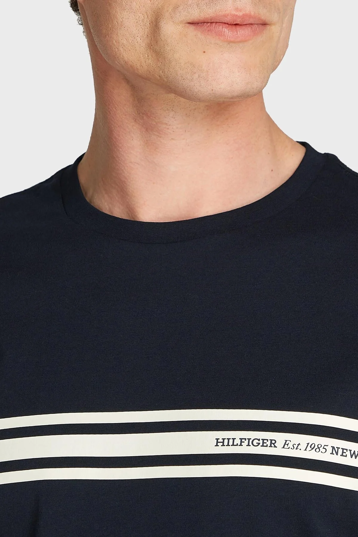 Tommy Hilfiger % 100 Pamuk Regular Fit Bisiklet Yaka Erkek T Shirt MW0MW37443 DW5 LACİVERT - 4