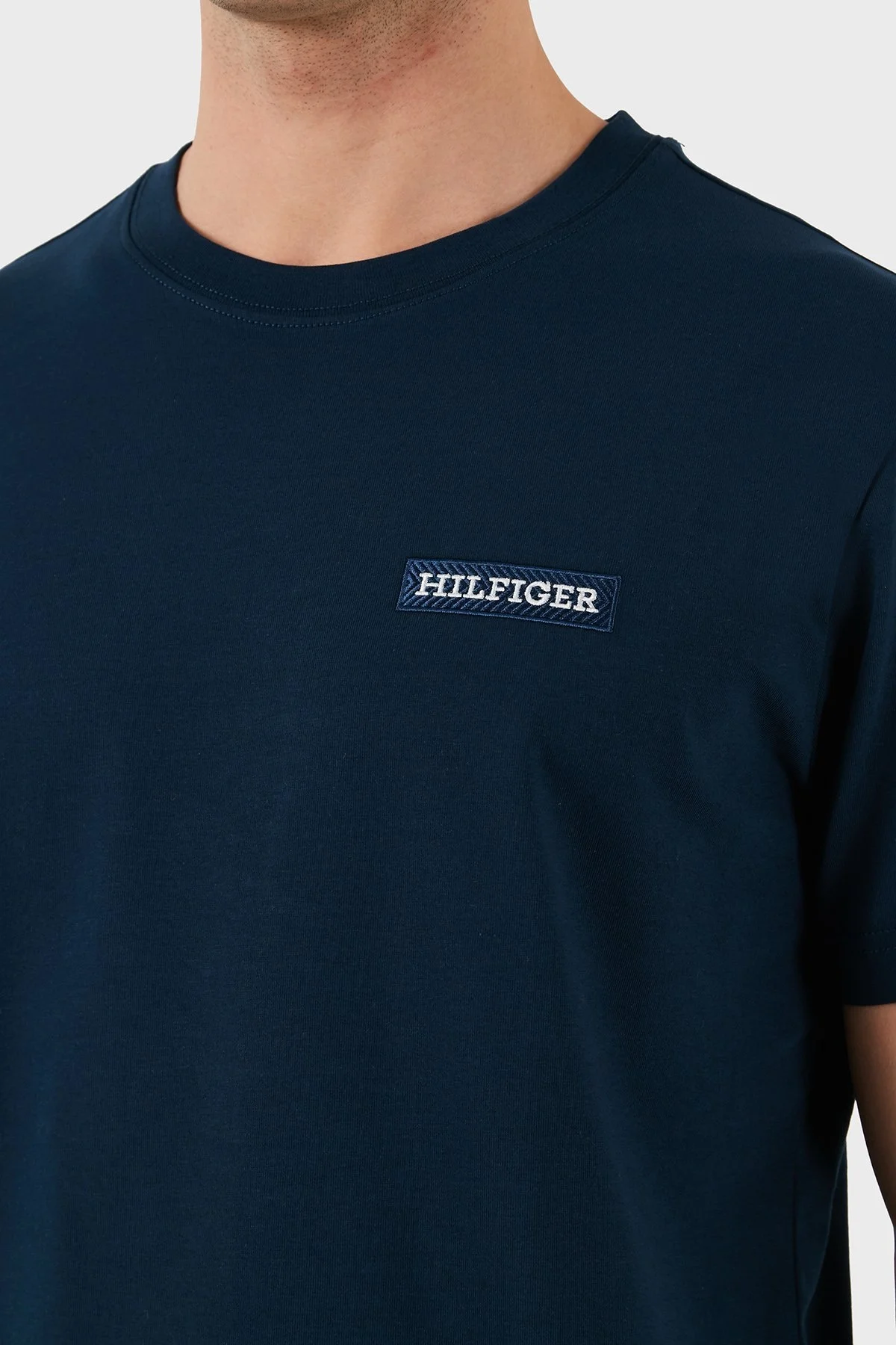 Tommy Hilfiger % 100 Pamuk Regular Fit Bisiklet Yaka Erkek T Shirt MW0MW37909 DAF LACİVERT - 10