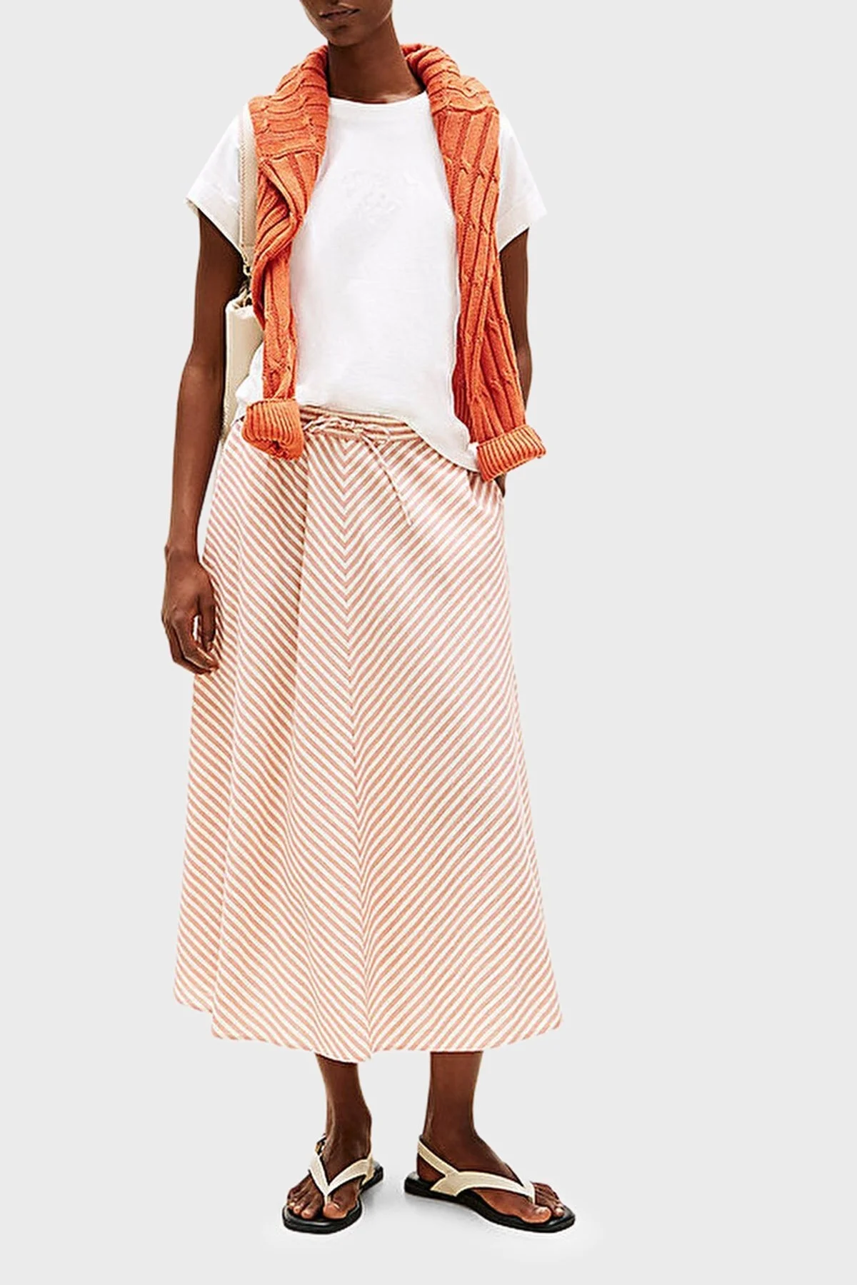 Tommy Hilfiger % 100 Pamuk Regular Fit Bisiklet Yaka Logolu Bayan T Shirt WW0WW47157 YBL BEYAZ - 2