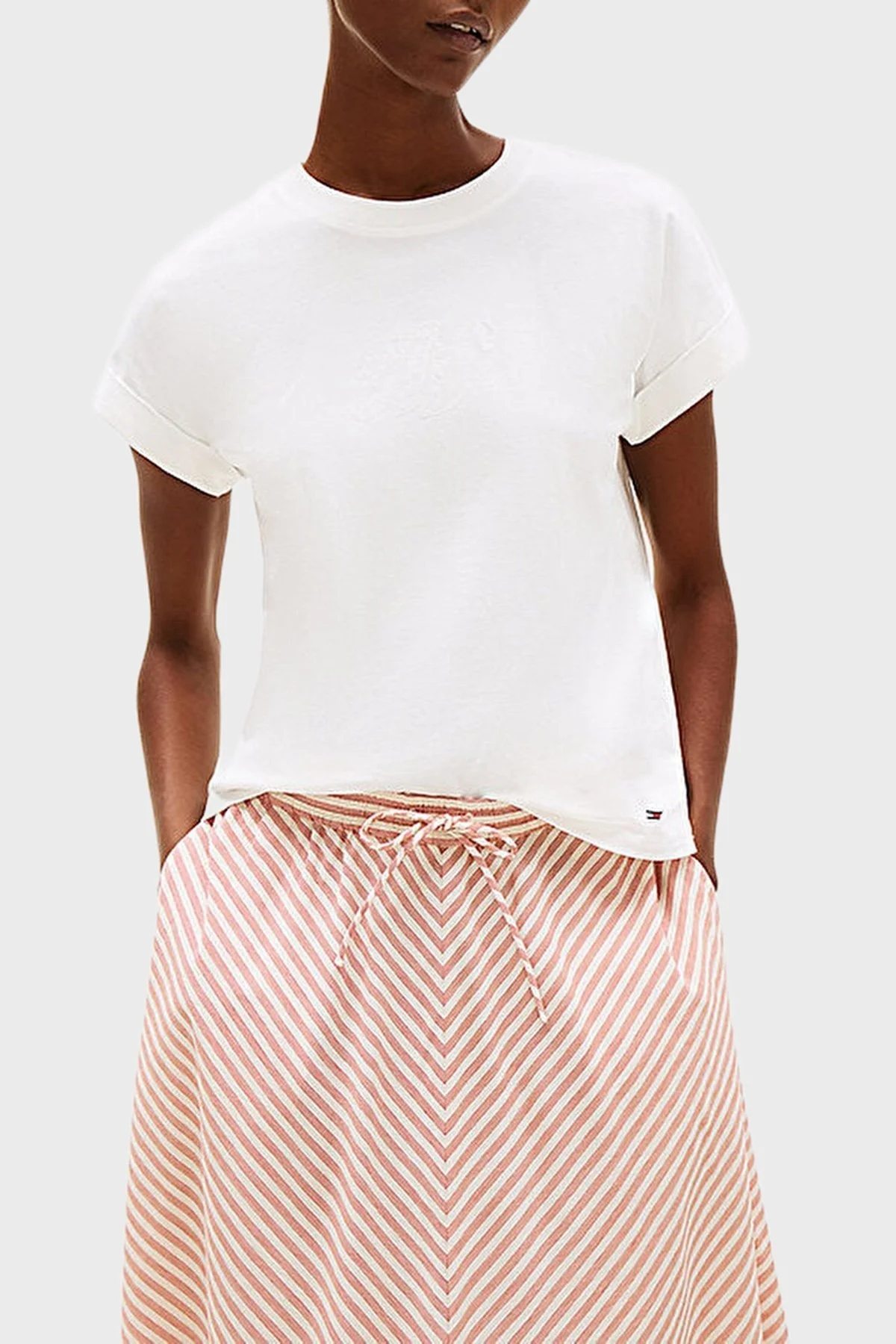 Tommy Hilfiger % 100 Pamuk Regular Fit Bisiklet Yaka Logolu Bayan T Shirt WW0WW47157 YBL BEYAZ - 4