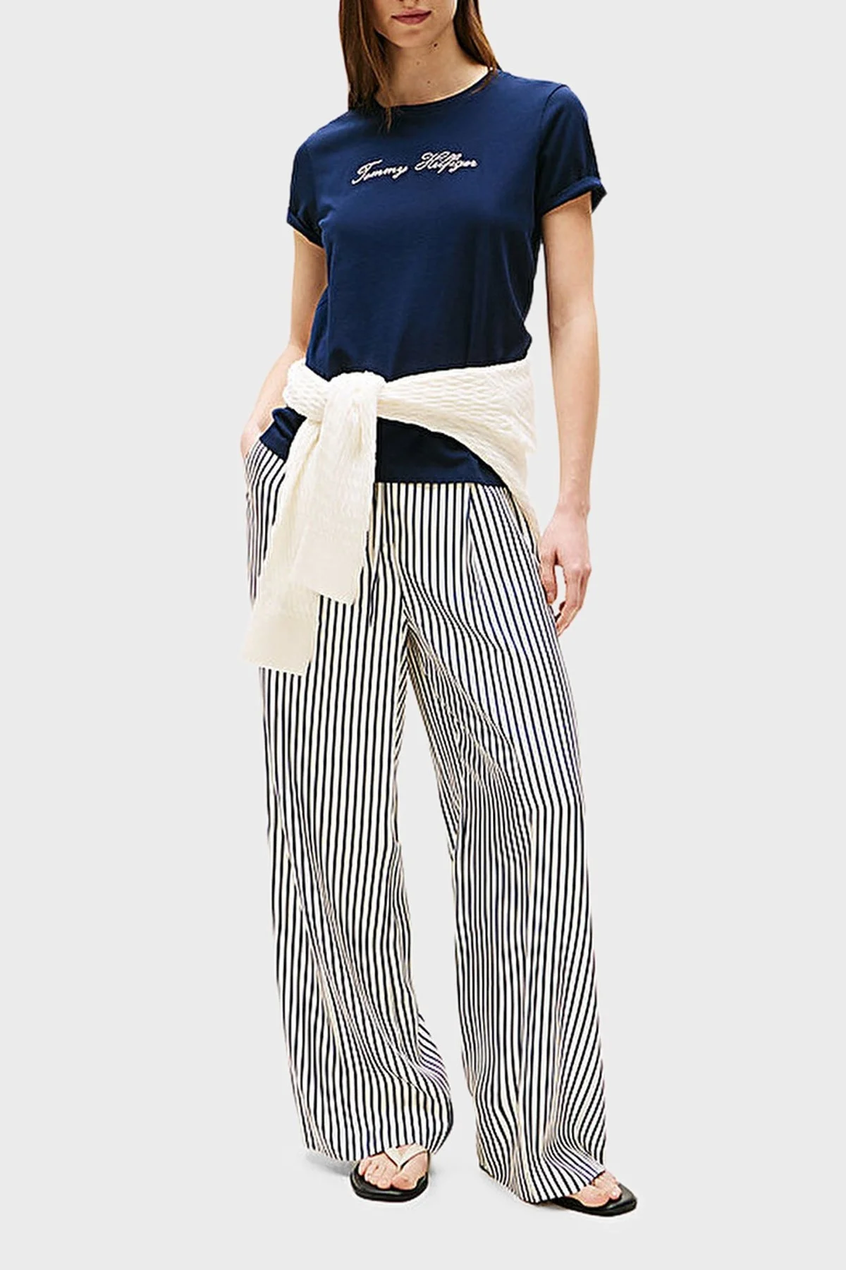 Tommy Hilfiger % 100 Pamuk Regular Fit Bisiklet Yaka Logolu Bayan T Shirt WW0WW47210 C1G LACİVERT - 2