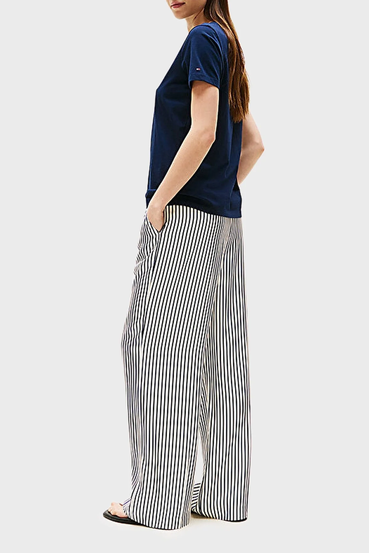 Tommy Hilfiger % 100 Pamuk Regular Fit Bisiklet Yaka Logolu Bayan T Shirt WW0WW47210 C1G LACİVERT - 3