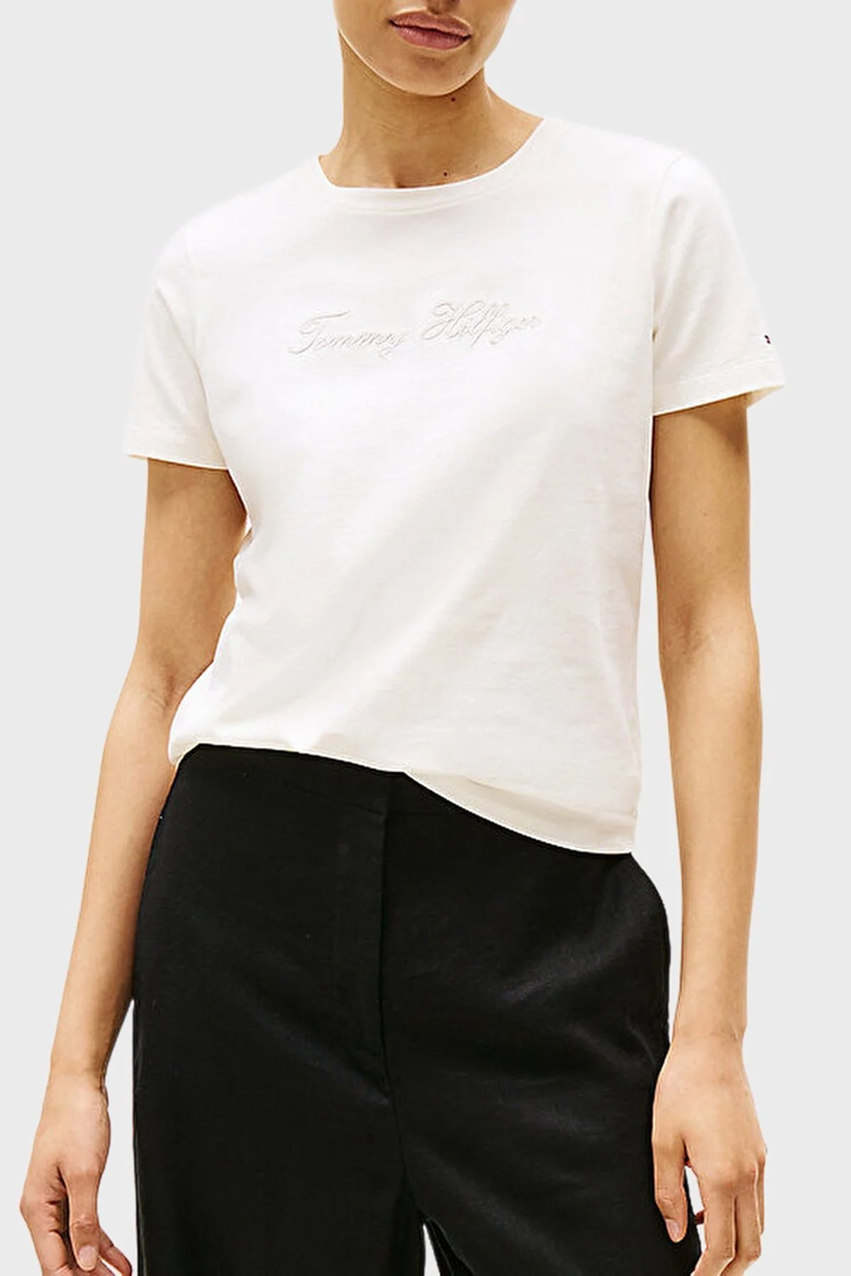 Tommy Hilfiger % 100 Pamuk Regular Fit Bisiklet Yaka Logolu Bayan T Shirt WW0WW47210 YA8 BEYAZ - 1