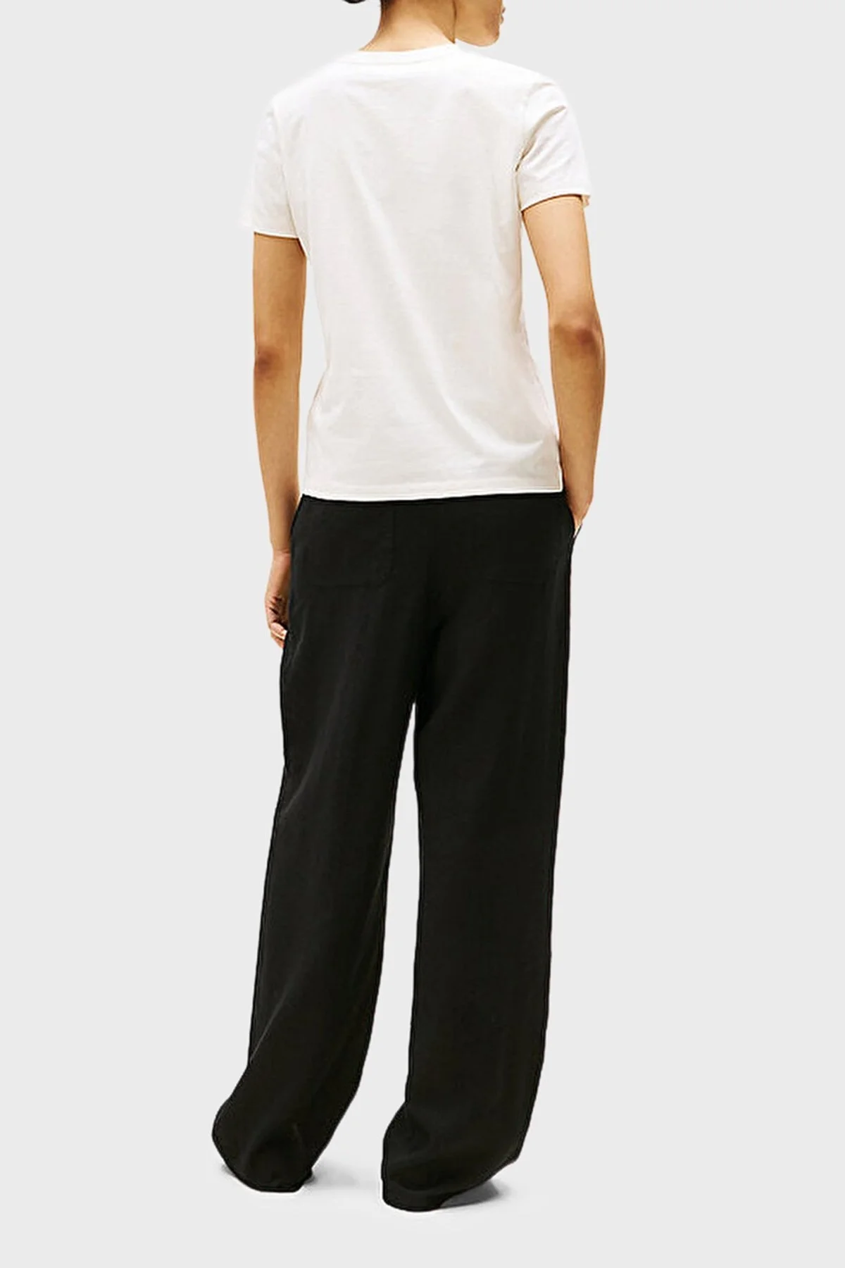 Tommy Hilfiger % 100 Pamuk Regular Fit Bisiklet Yaka Logolu Bayan T Shirt WW0WW47210 YA8 BEYAZ - 3