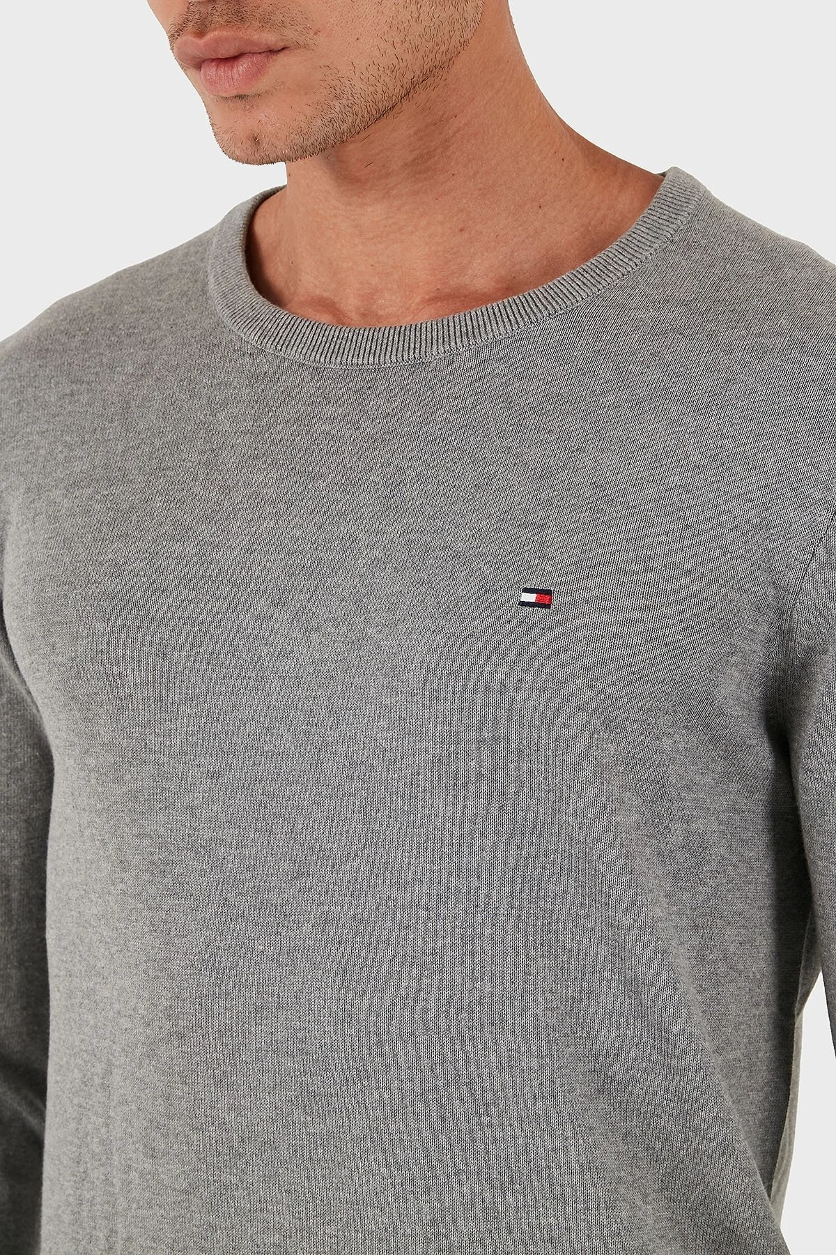 Tommy Hilfiger % 100 Pamuk Regular Fit Bisiklet Yaka Logolu Erkek Kazak MW0MW14748 P91 GRİ - 5