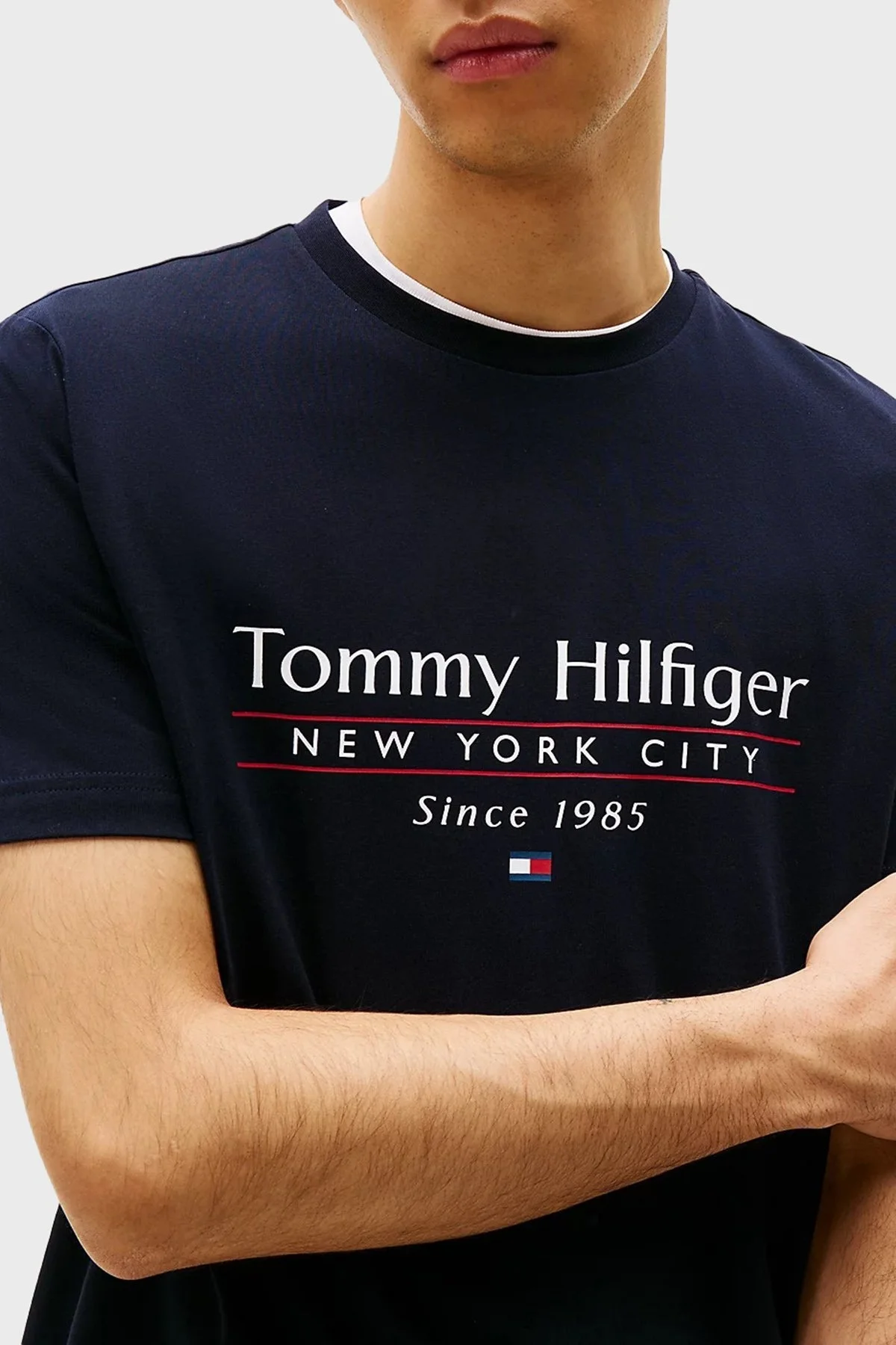 Tommy Hilfiger % 100 Pamuk Regular Fit Bisiklet Yaka Logolu Erkek T Shirt MW0MW38621 DW5 LACİVERT - 9