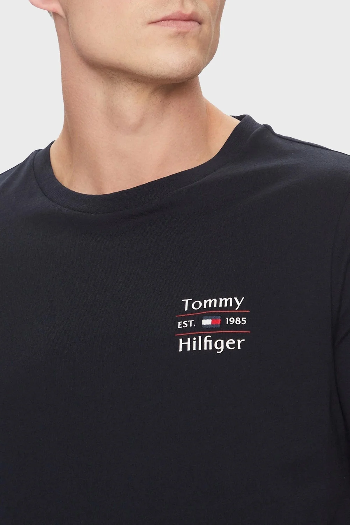 Tommy Hilfiger % 100 Pamuk Regular Fit Bisiklet Yaka Logolu Erkek T Shirt MW0MW38622 DW5 LACİVERT - 9