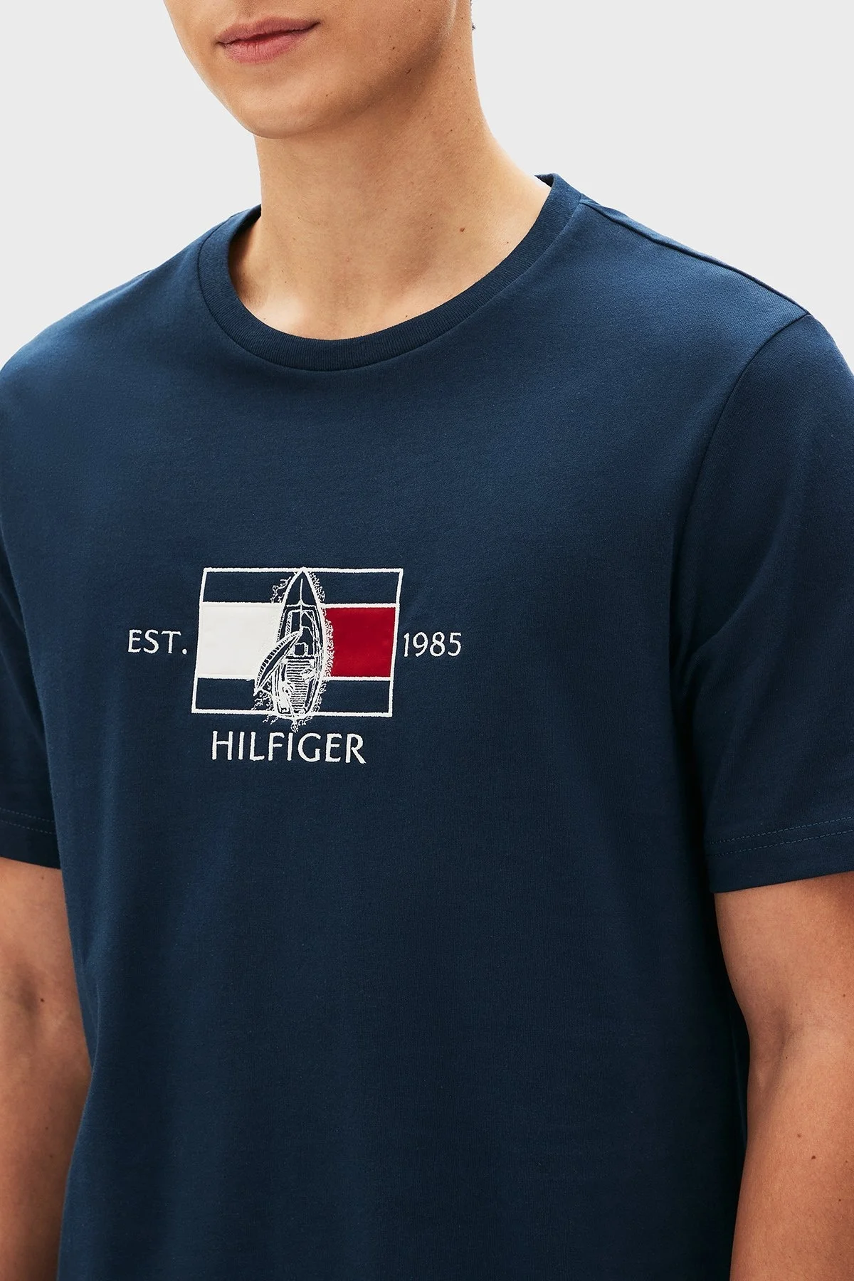 Tommy Hilfiger % 100 Pamuk Regular Fit Bisiklet Yaka Logolu Erkek T Shirt MW0MW38628 DAF LACİVERT - 11