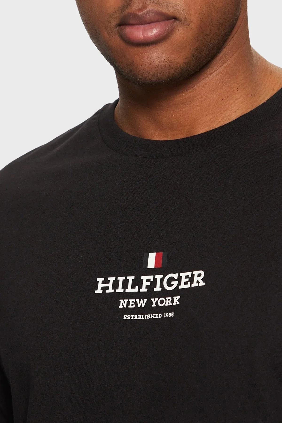 Tommy Hilfiger % 100 Pamuk Regular Fit Bisiklet Yaka Logolu Erkek T Shirt MW0MW38980 BDS SİYAH - 9