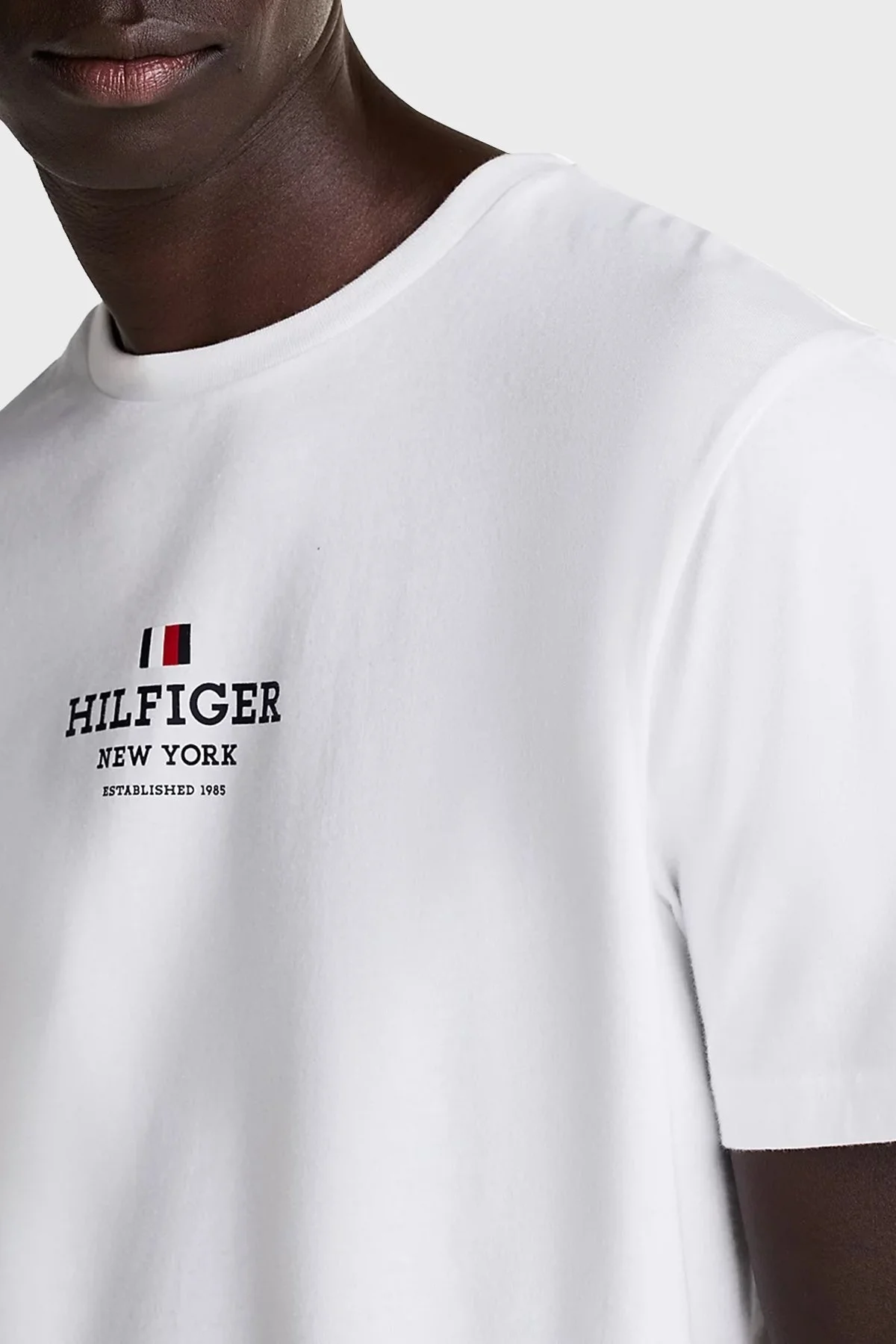Tommy Hilfiger % 100 Pamuk Regular Fit Bisiklet Yaka Logolu Erkek T Shirt MW0MW38980 YBR BEYAZ - 4