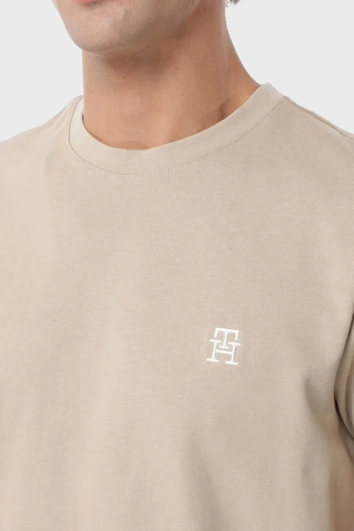 Tommy Hilfiger %100 Pamuk Regular Fit Bisiklet Yaka Logolu Erkek T Shirt MW0MW39256 RBT KUM - 9