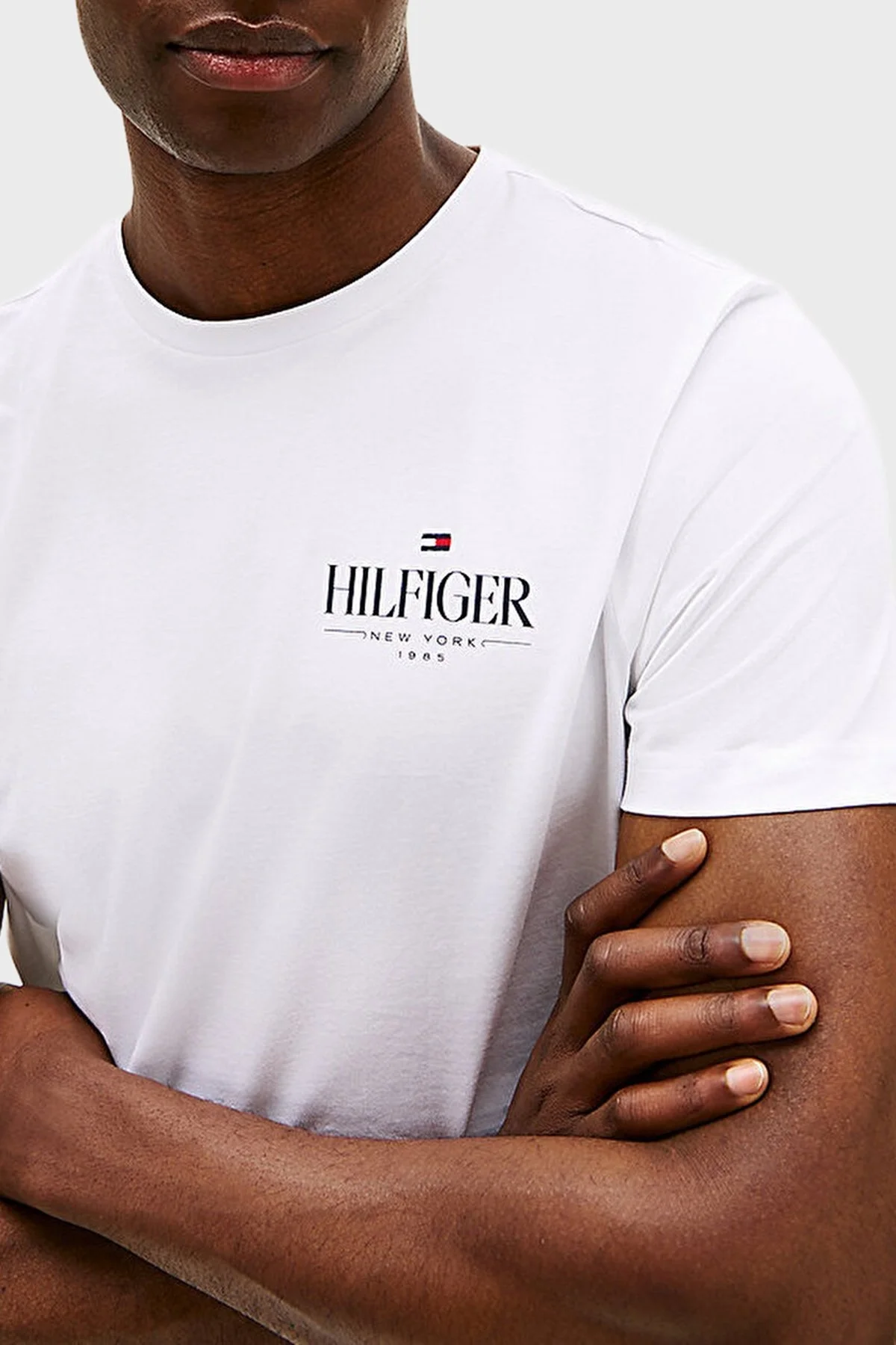 Tommy Hilfiger % 100 Pamuk Regular Fit Bisiklet Yaka Logolu Erkek T Shirt MW0MW39355 YBR BEYAZ - 4