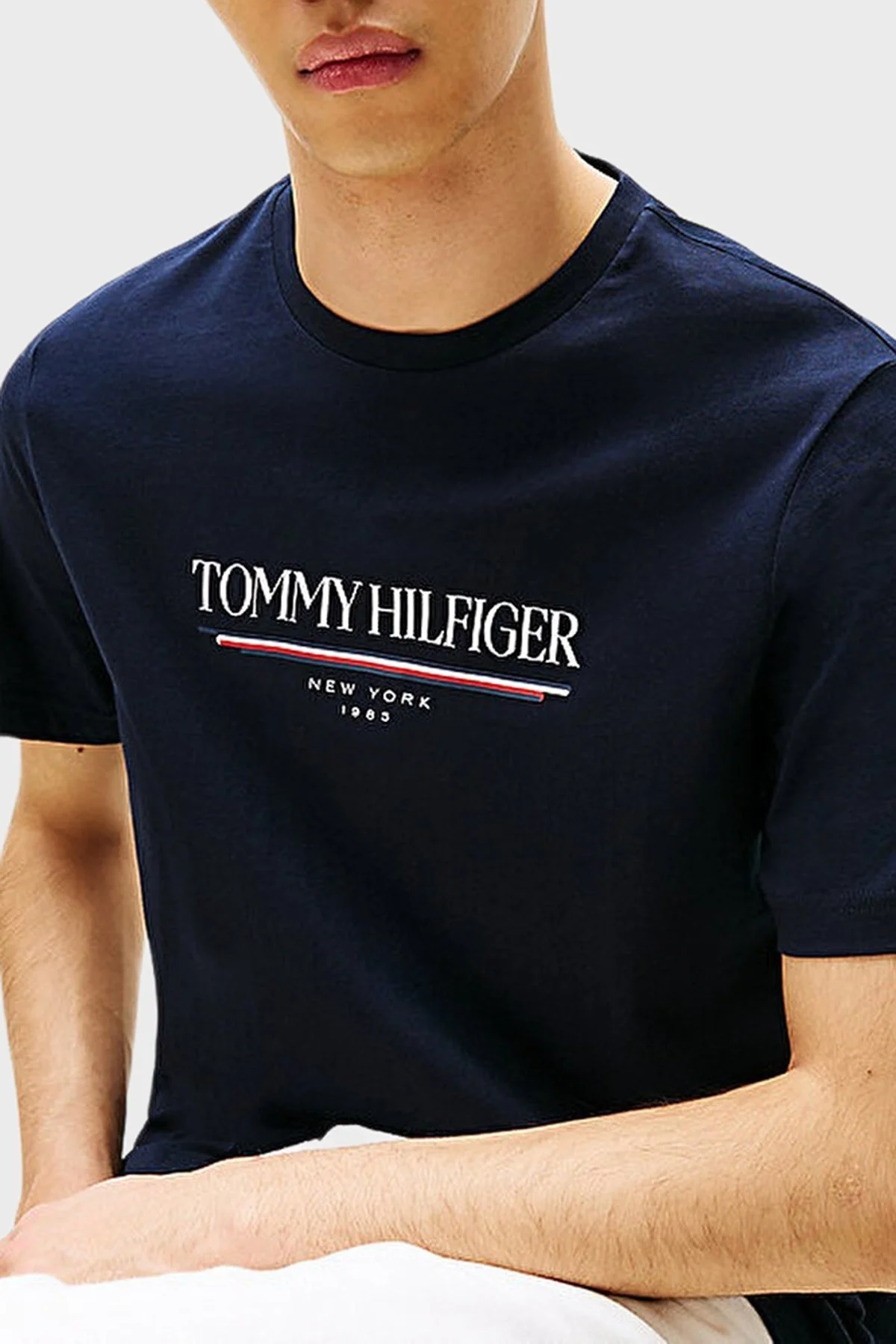 Tommy Hilfiger % 100 Pamuk Regular Fit Bisiklet Yaka Logolu Erkek T Shirt MW0MW40324 DW5 LACİVERT - 3