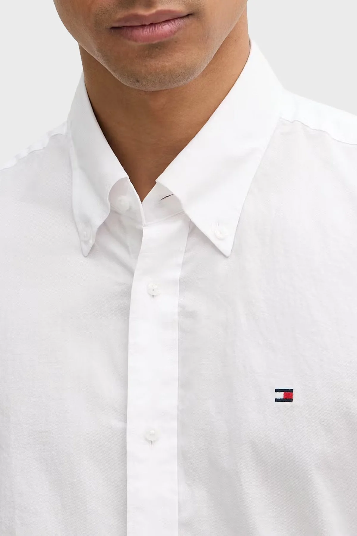 Tommy Hilfiger % 100 Pamuk Regular Fit Düğmeli Yaka Erkek Gömlek MW0MW42936 YBR Beyaz - 4