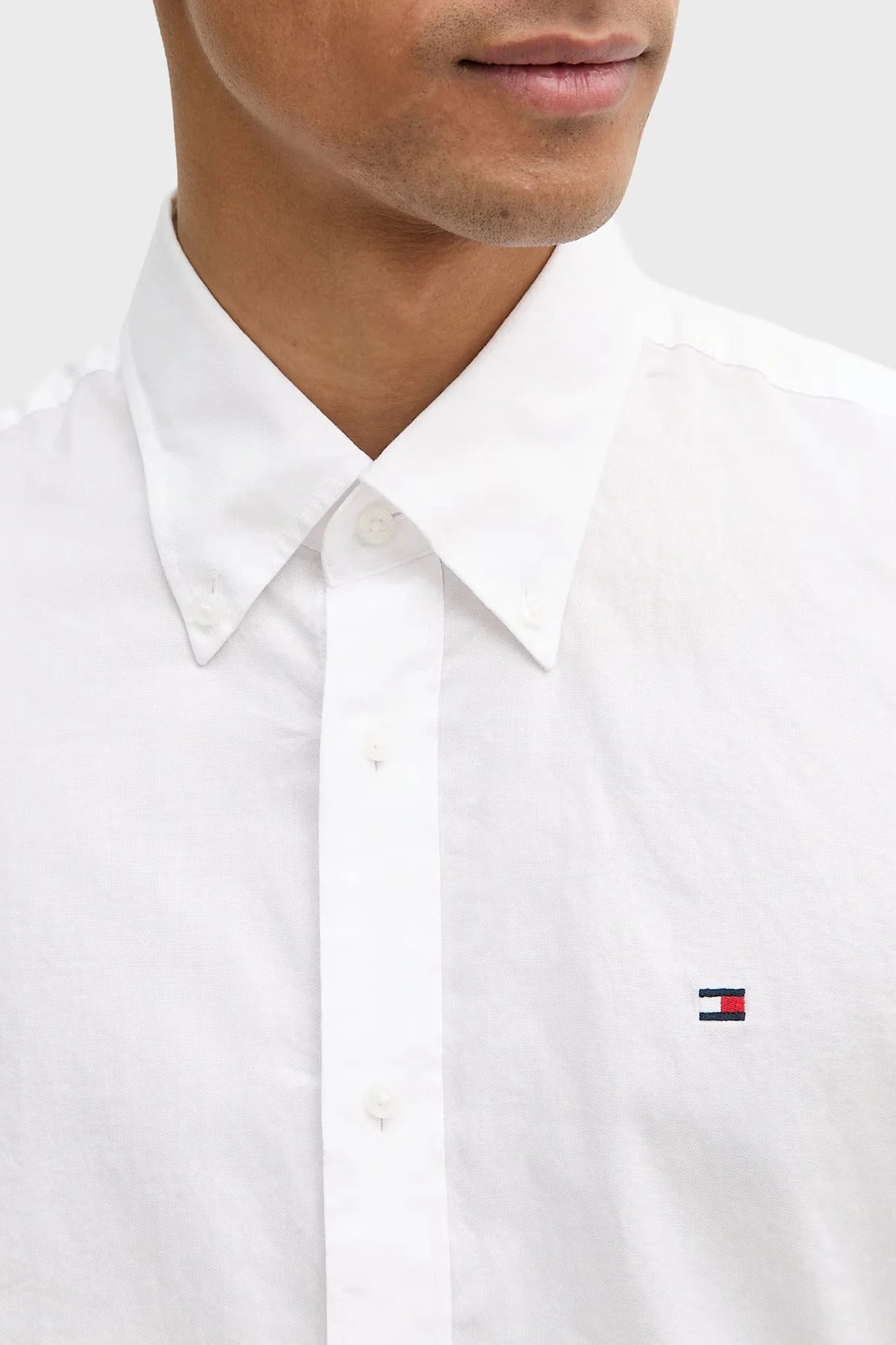 Tommy Hilfiger % 100 Pamuk Regular Fit Düğmeli Yaka Erkek Gömlek MW0MW42936 YBR Beyaz - 5