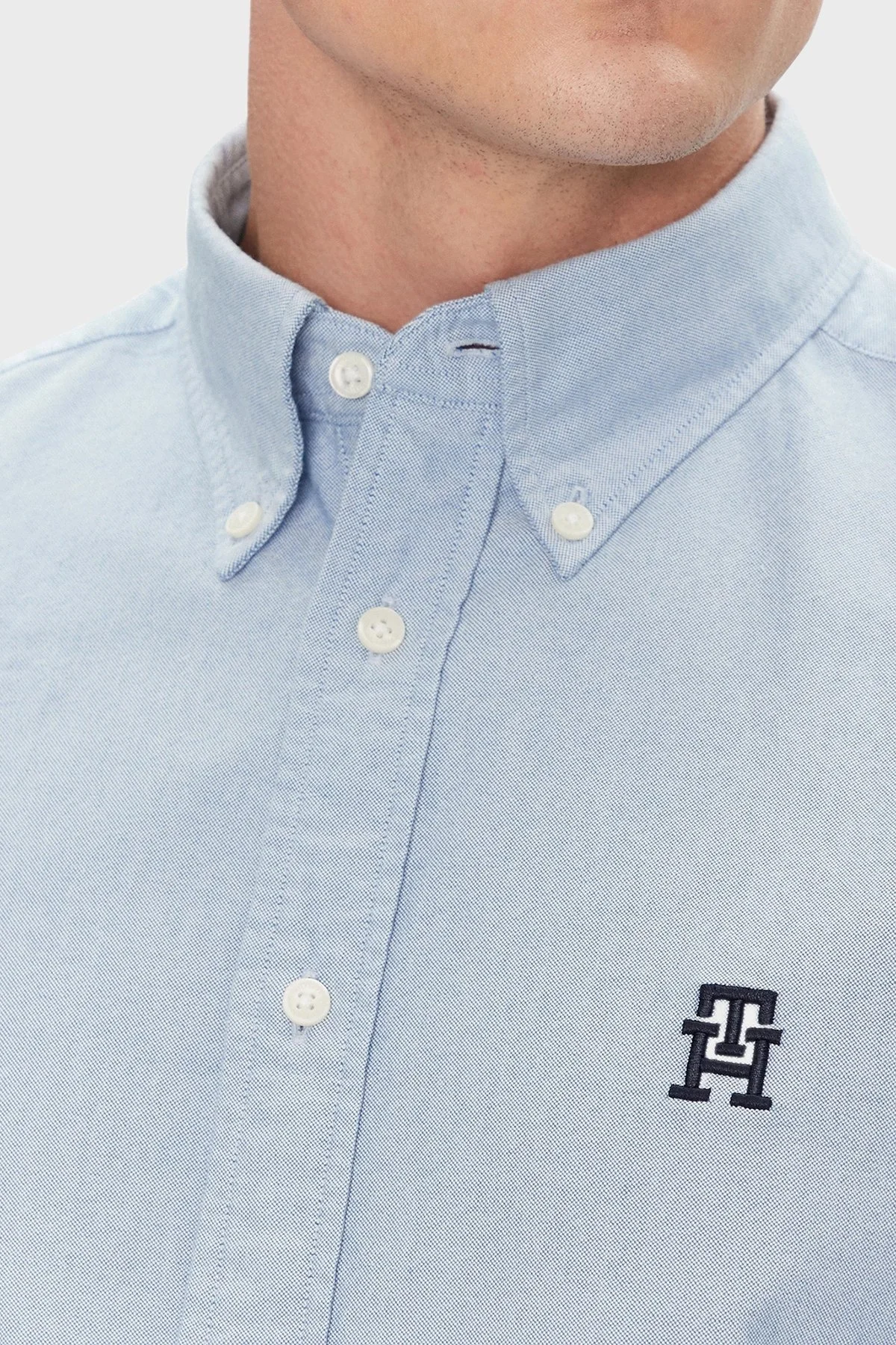 Tommy Hilfiger % 100 Pamuk Regular Fit Düğmeli Yaka Logolu Erkek Gömlek MW0MW39235 0GZ AÇIK MAVİ - 10