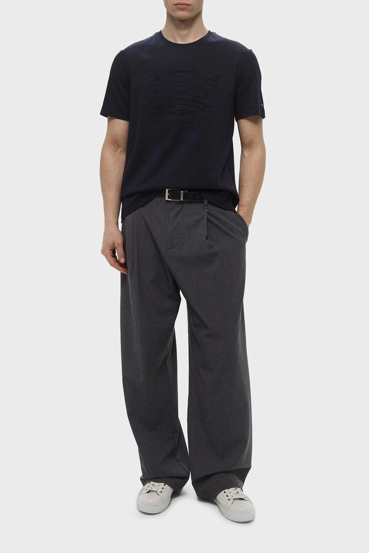 Tommy Hilfiger % 100 Pamuk Regular Fit Kabartma Logolu Erkek T Shirt MW0MW39168 DW5 LACİVERT - 7