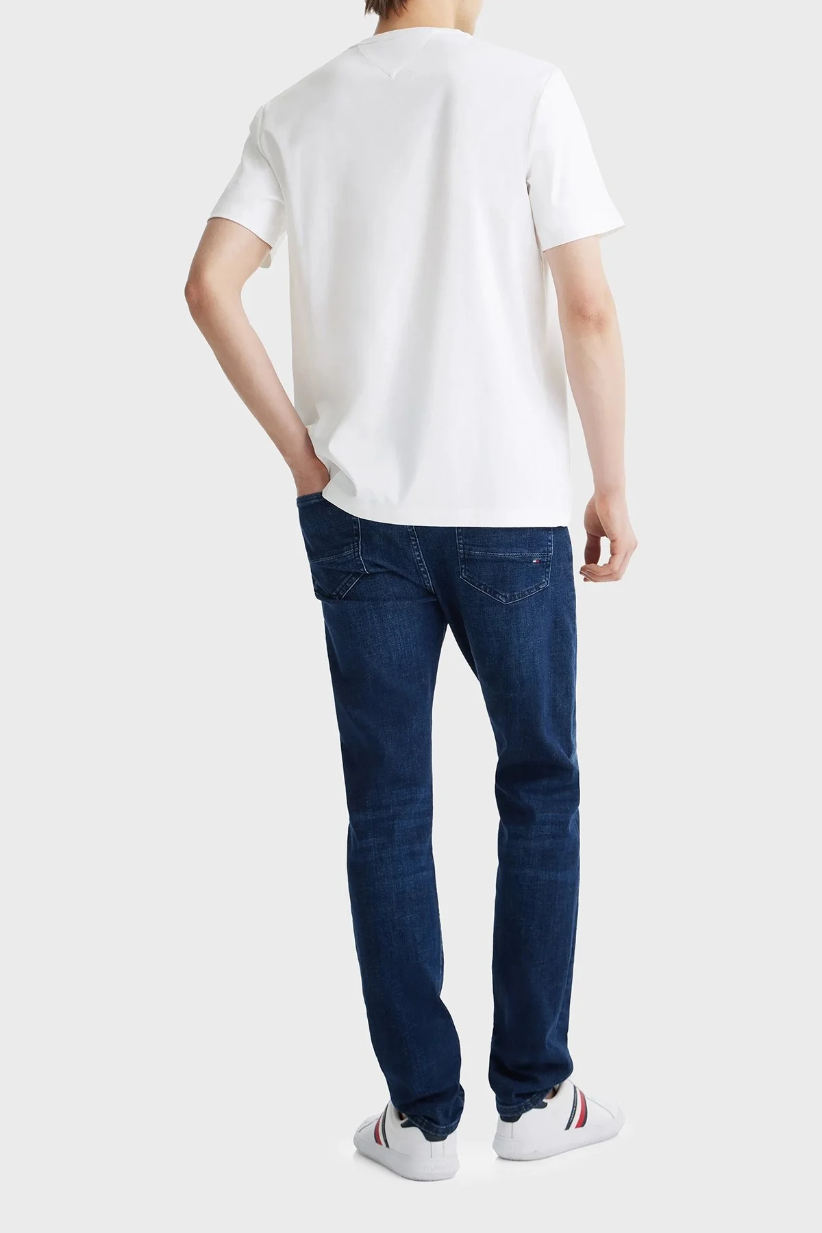 Tommy Hilfiger % 100 Pamuk Regular Fit Kabartma Logolu Erkek T Shirt MW0MW39168 YBR BEYAZ - 8