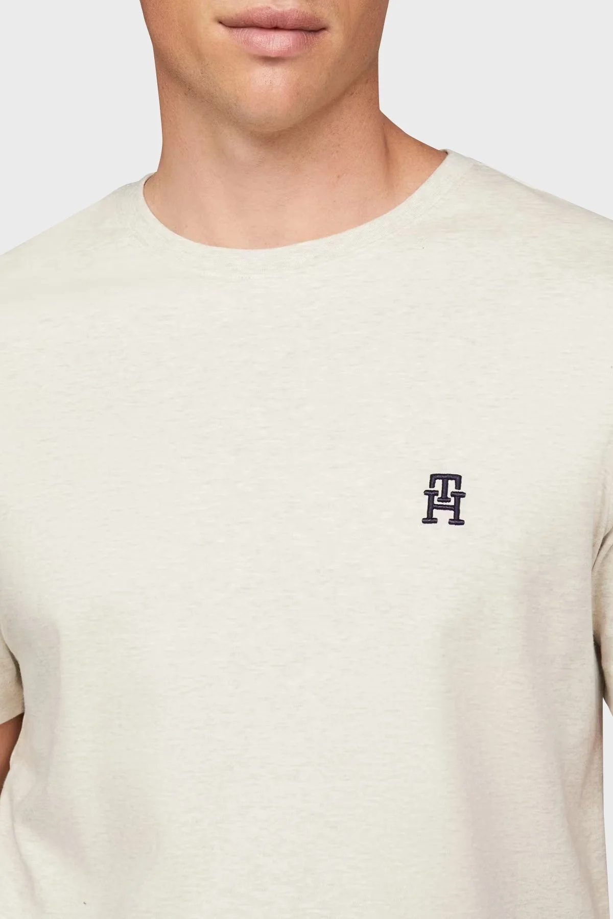 Tommy Hilfiger % 100 Pamuk Regular Fit Monogram Logolu Erkek T Shirt MW0MW37510 HGF BEJ - 6