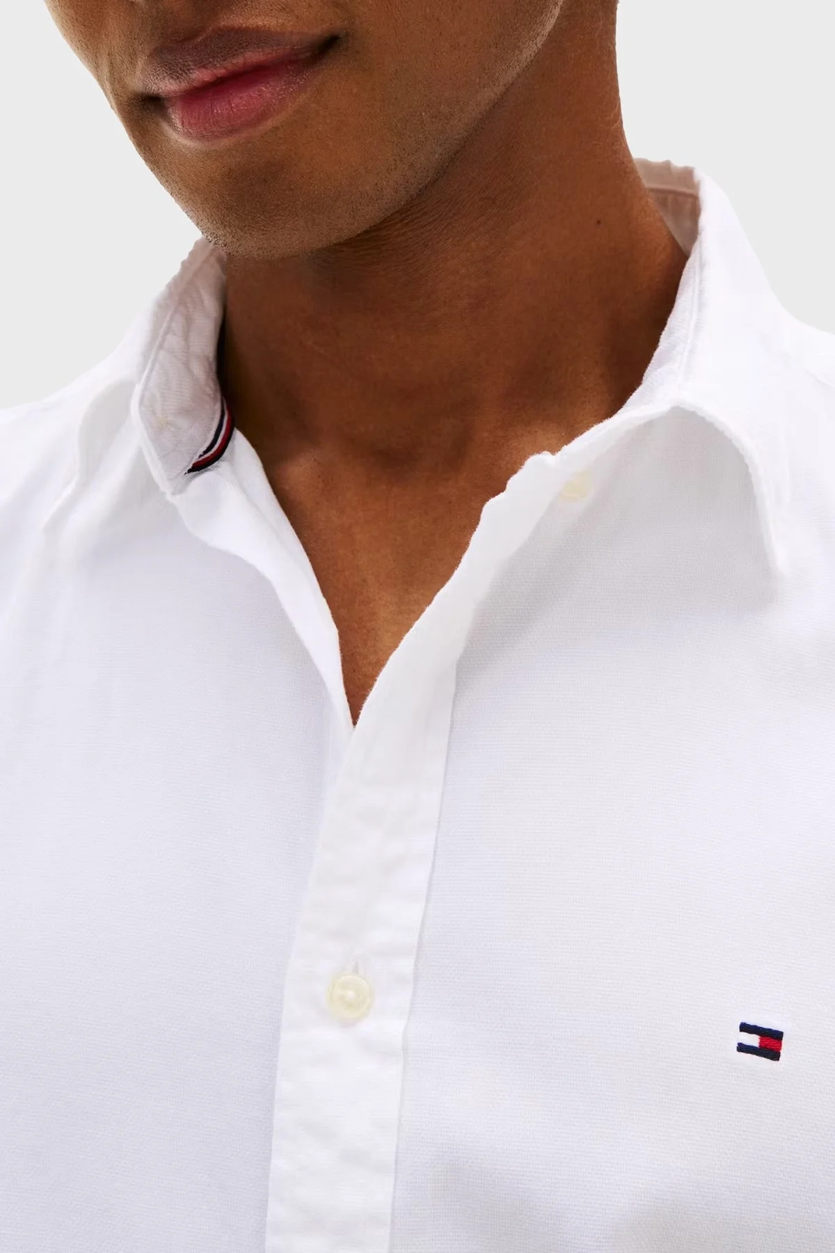 Tommy Hilfiger % 100 Pamuk Slim Fit Düğmeli Yaka Erkek Gömlek MW0MW37578 YCF BEYAZ - 4