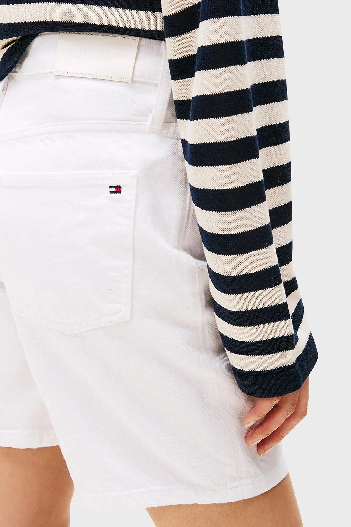 Tommy Hilfiger % 100 Pamuk Straight Fit Yüksek Bel Mini Kot Bayan Short WW0WW45924 YCF BEYAZ - 11