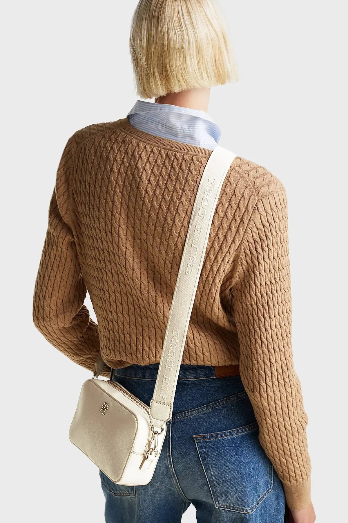 Tommy Hilfiger Ayarlanabilir Askılı Bayan Çanta AW0AW16906 AA8 BEJ - 2