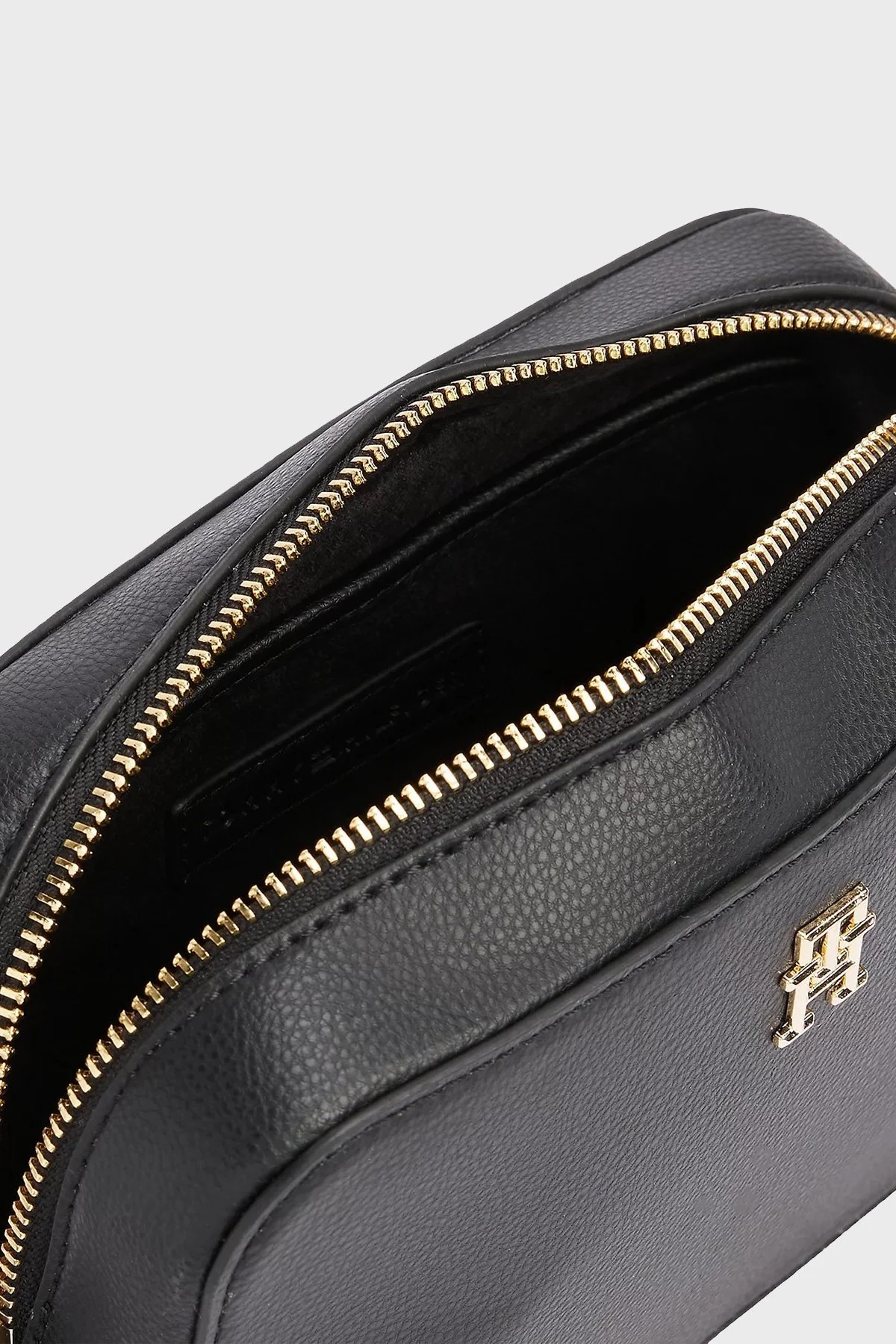 Tommy Hilfiger Ayarlanabilir Askılı Bayan Çanta AW0AW16906 BDS SİYAH - 5