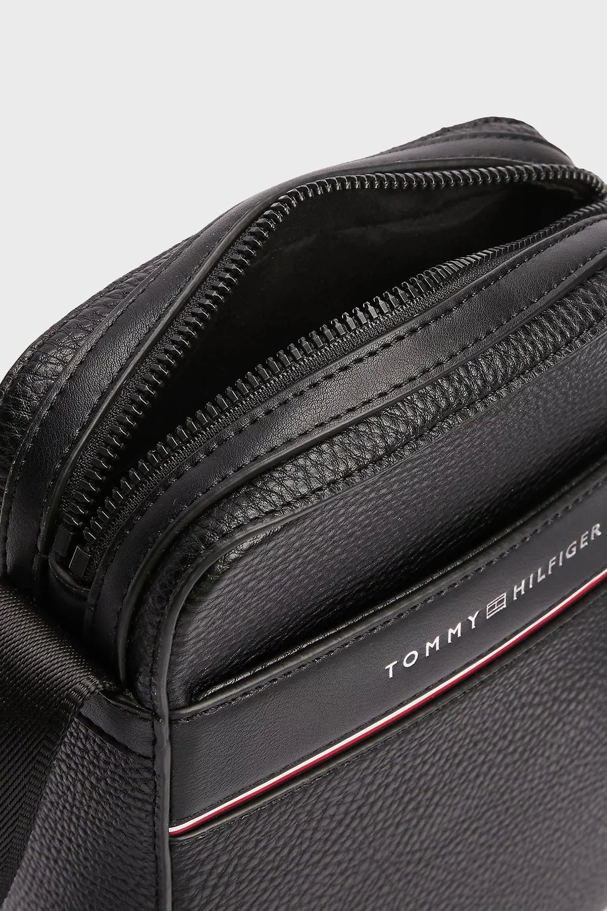 Tommy Hilfiger Ayarlanabilir Askılı Erkek Çanta AM0AM13303 BDS SİYAH - 4