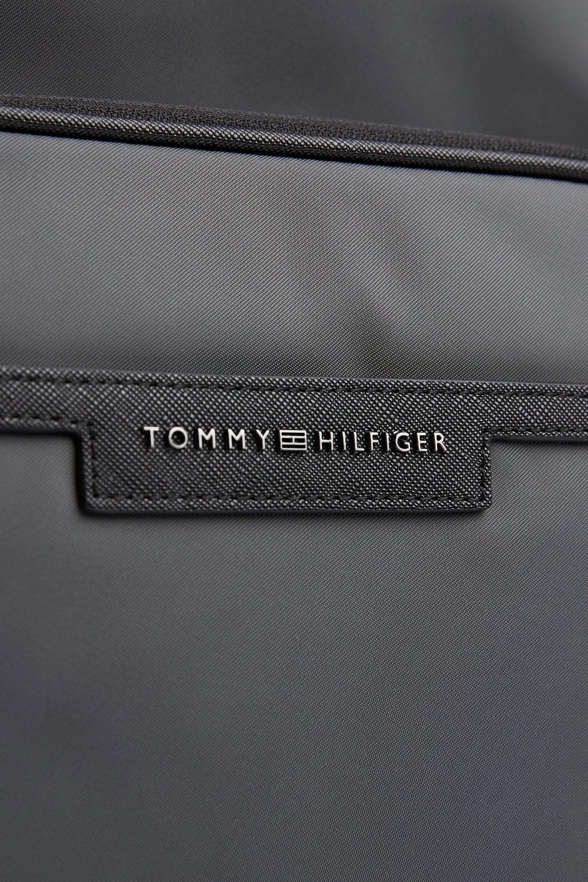 Tommy Hilfiger Ayarlanabilir Askılı Logolu Erkek Sırt Çantası AM0AM13464 PSM KOYU GRİ - 4