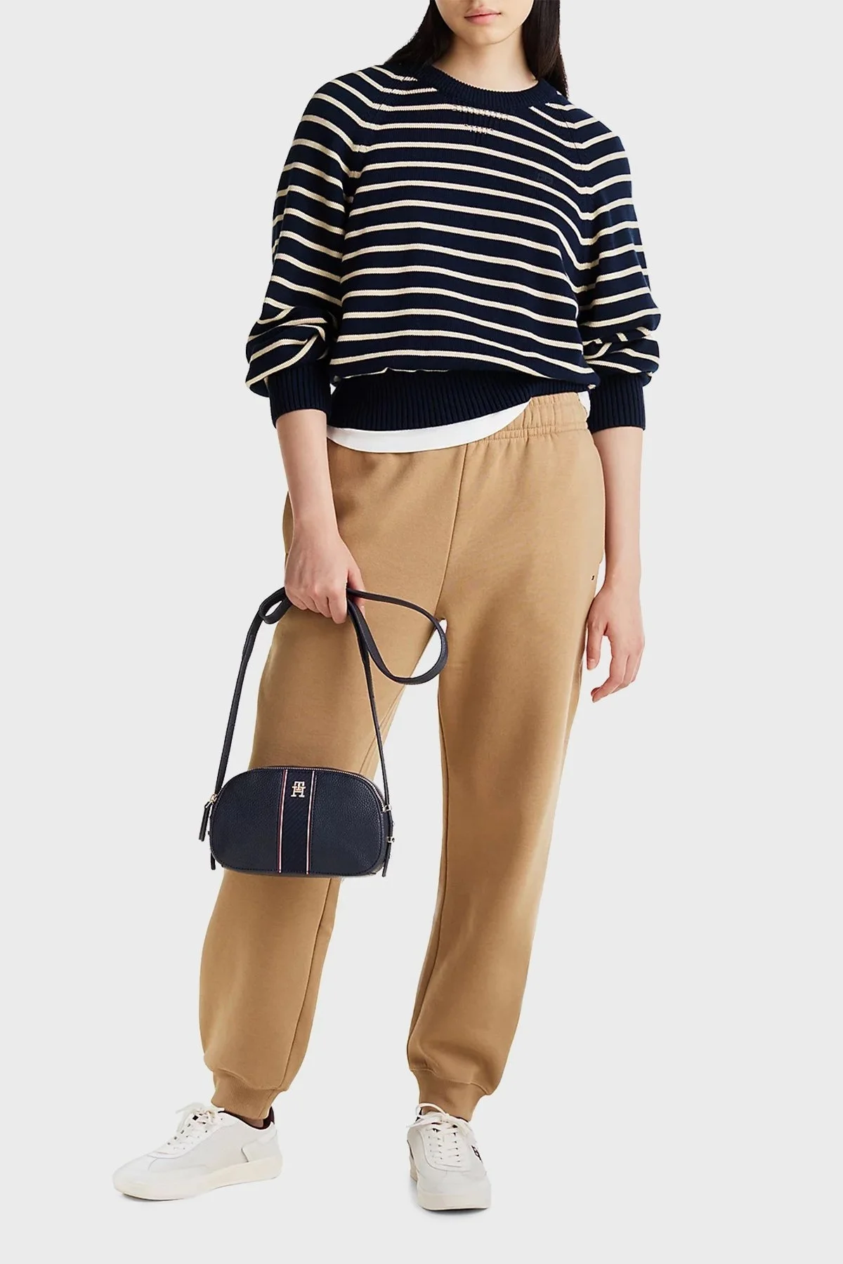 Tommy Hilfiger Ayarlanabilir Çapraz Askılı Bayan Çanta AW0AW16898 DW6 LACİVERT - 2