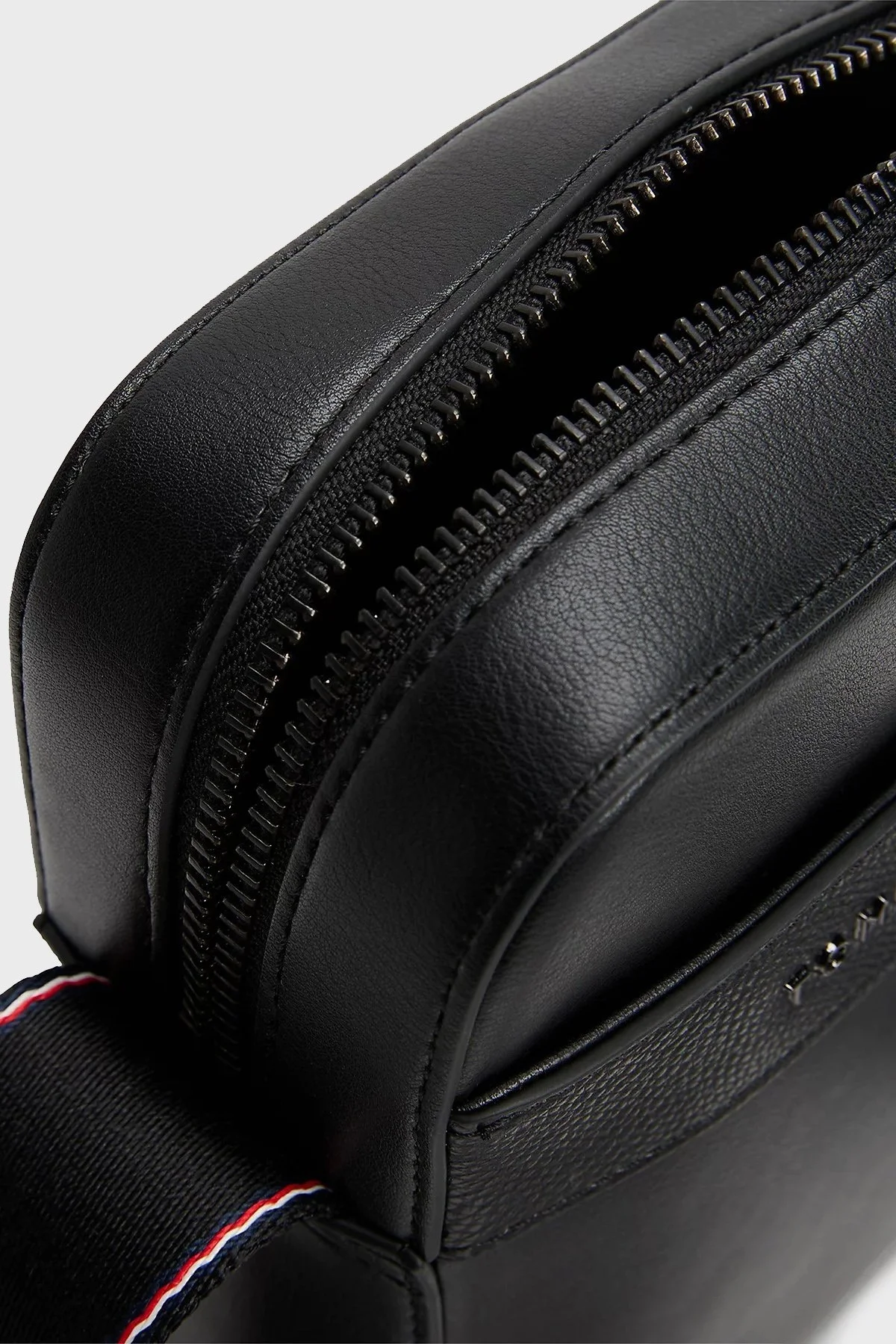 Tommy Hilfiger Ayarlanabilir Çapraz Askılı Erkek Çanta AM0AM13224 BDS SİYAH - 10