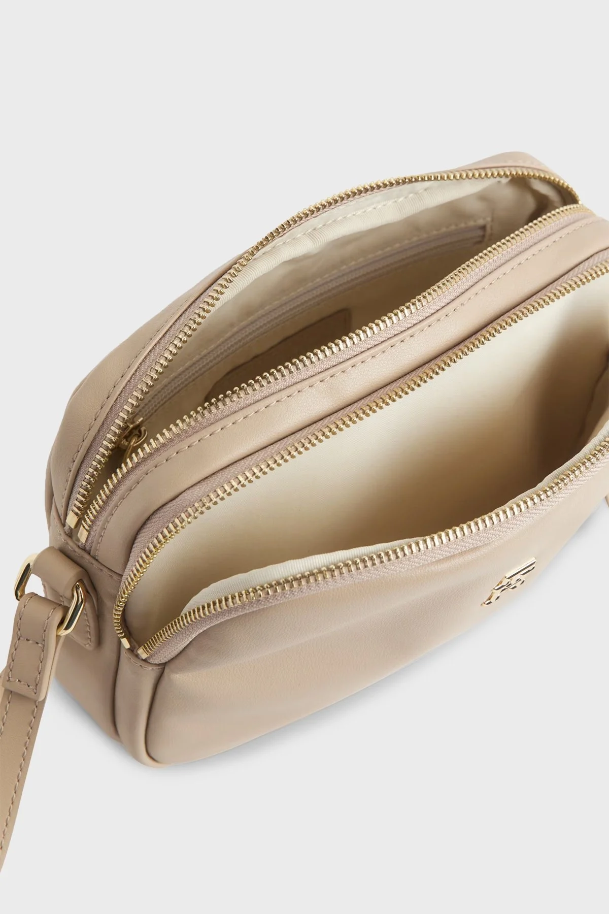 Tommy Hilfiger Ayarlanabilir Omuz Askılı Logolu Fermuarlı Bayan Çanta AW0AW15235 ABO BEJ - 5