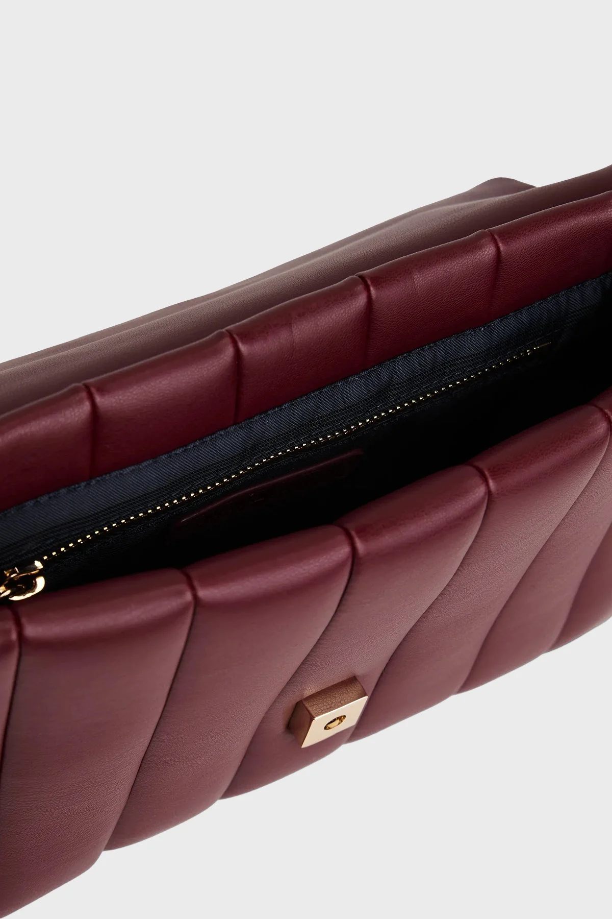 Tommy Hilfiger Ayarlanabilir Zincir Askılı Bayan Çanta AW0AW17669 VLP BORDO - 4