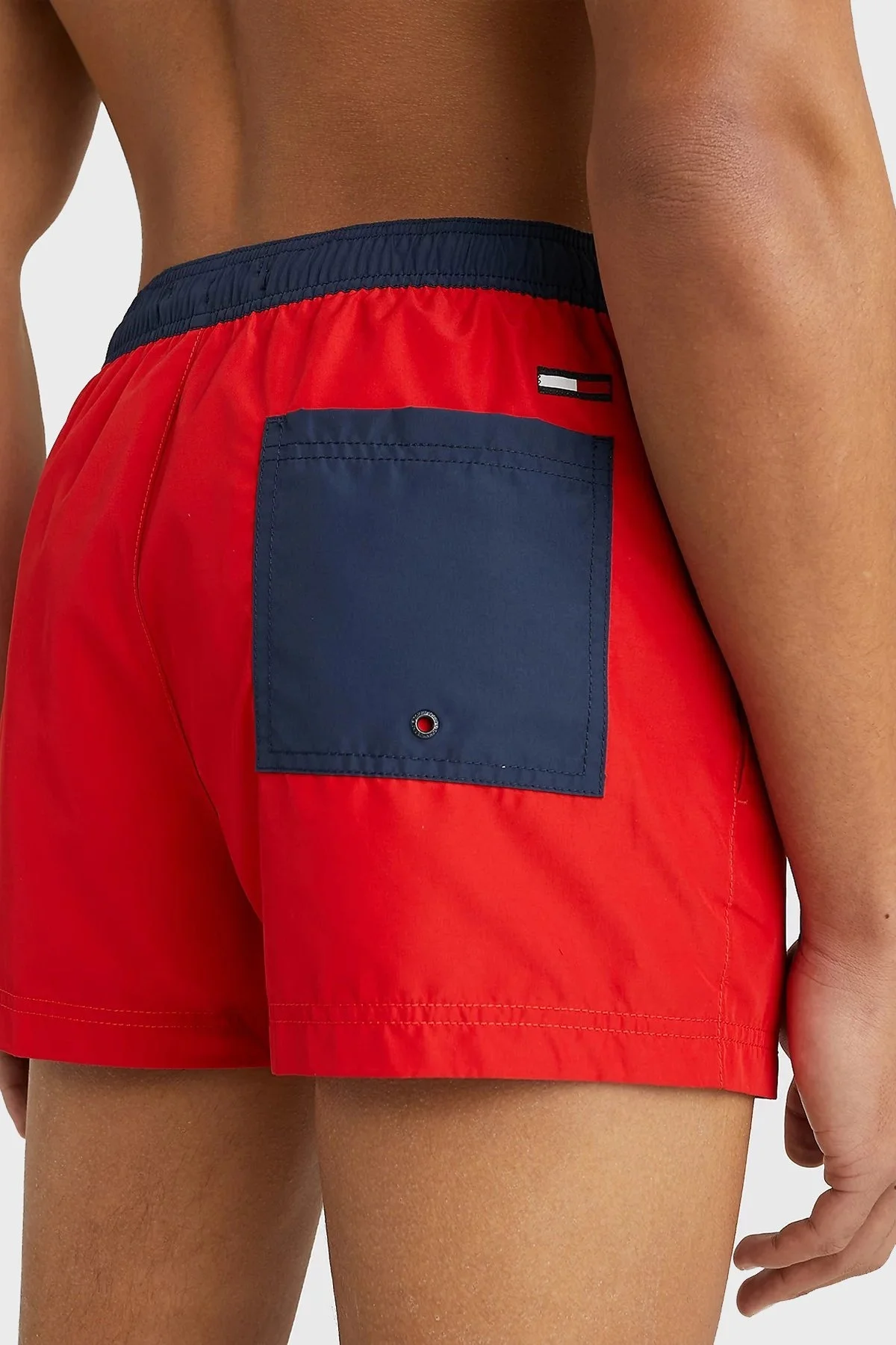 Tommy Hilfiger Baskılı Slim Fit Cepli Erkek Mayo Short UM0UM02755 XNL KIRMIZI - 4