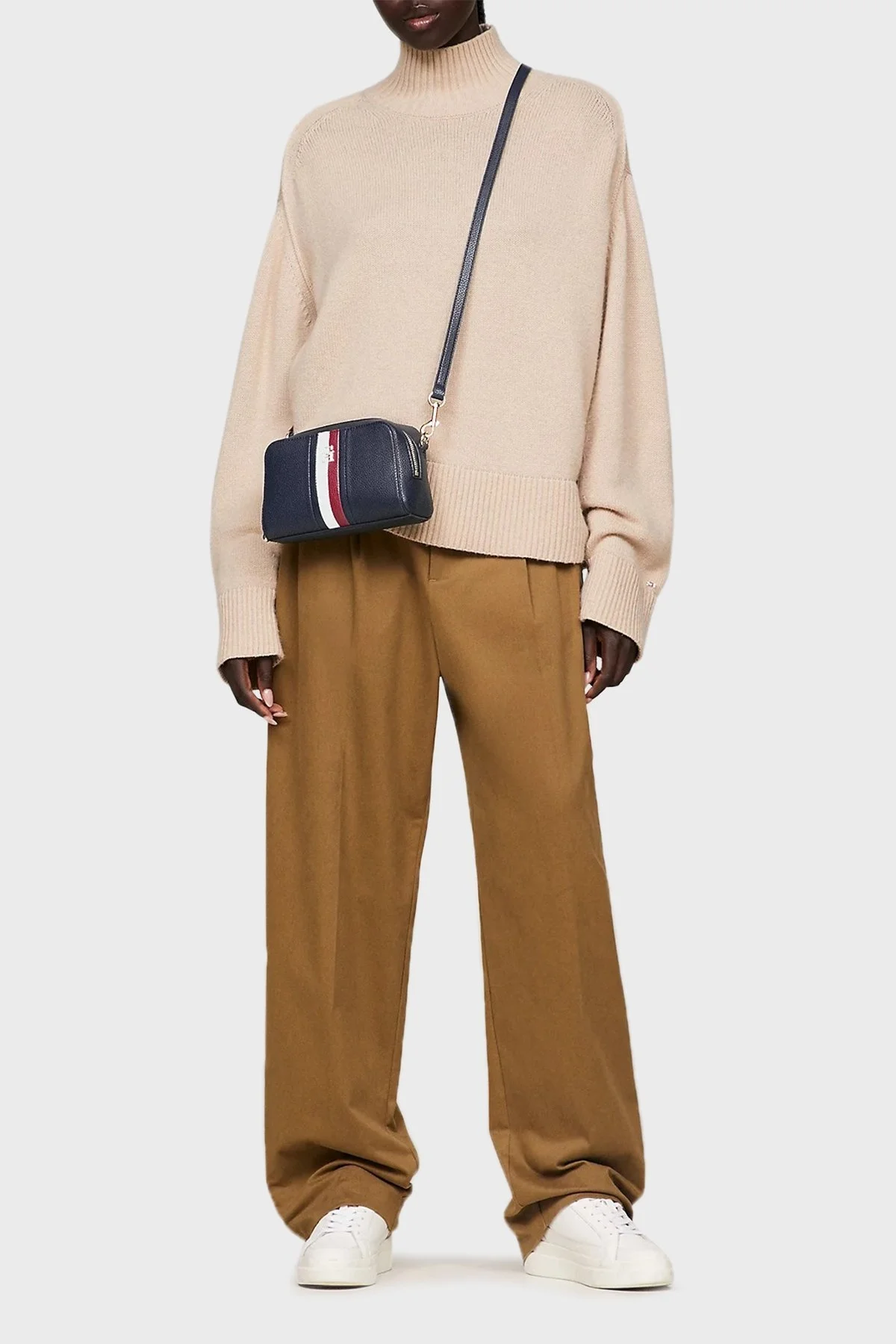 Tommy Hilfiger Bayan Çanta AW0AW15284 DW6 LACİVERT - 2