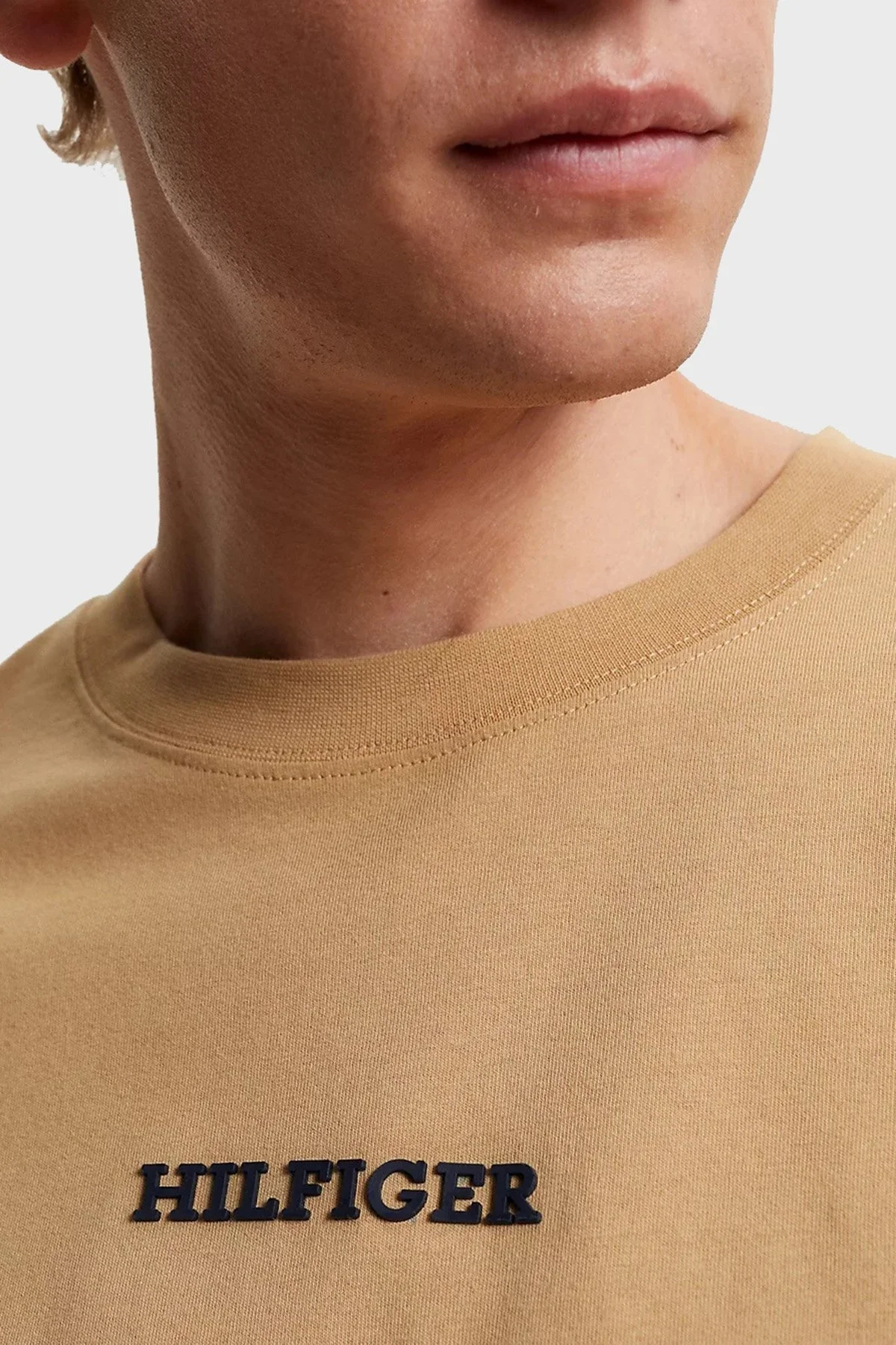 Tommy Hilfiger Bisiklet Yaka % 100 Pamuk Regular Fit Erkek T Shirt MW0MW31538 RBL CAMEL - 3