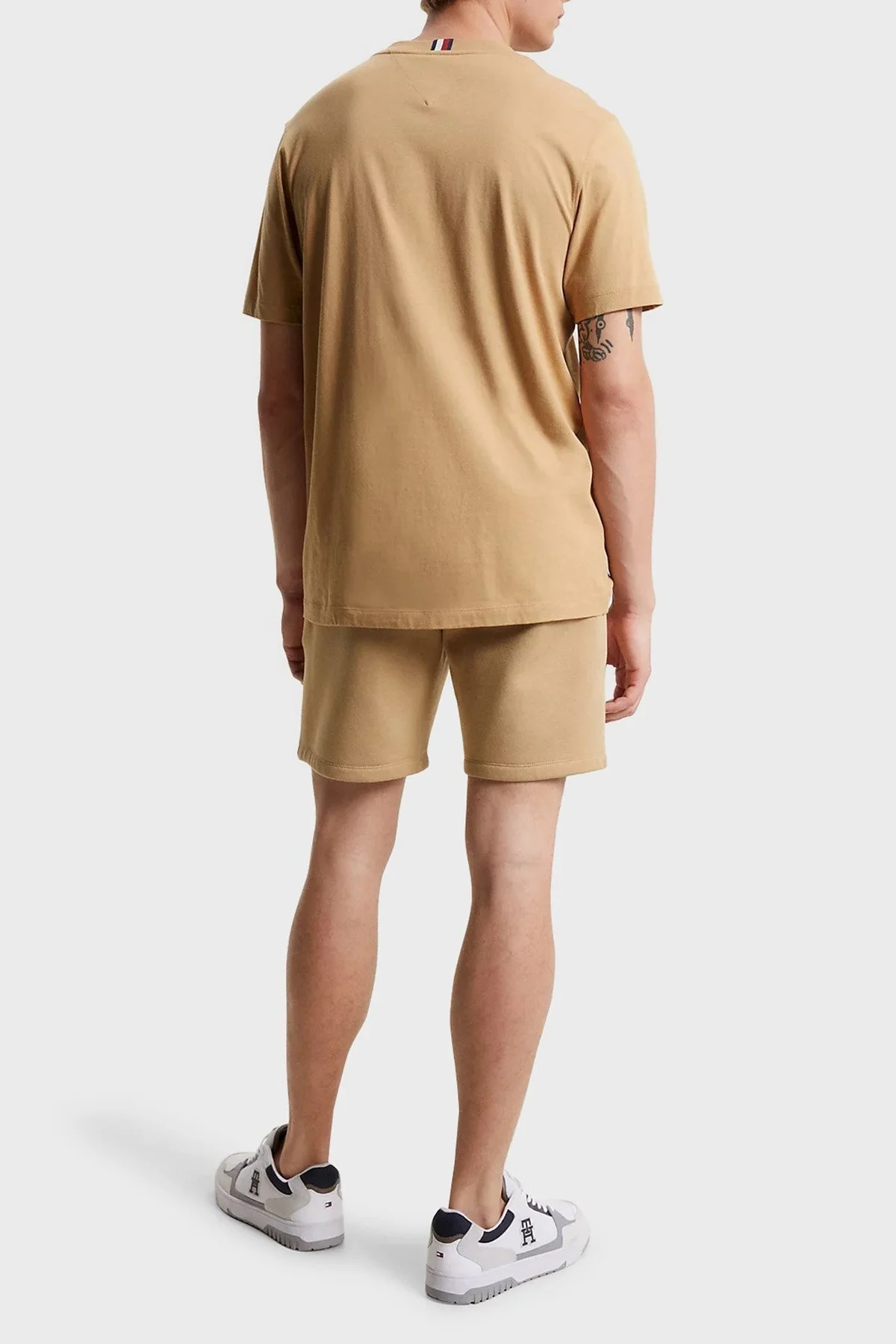 Tommy Hilfiger Bisiklet Yaka % 100 Pamuk Regular Fit Erkek T Shirt MW0MW31538 RBL CAMEL - 4